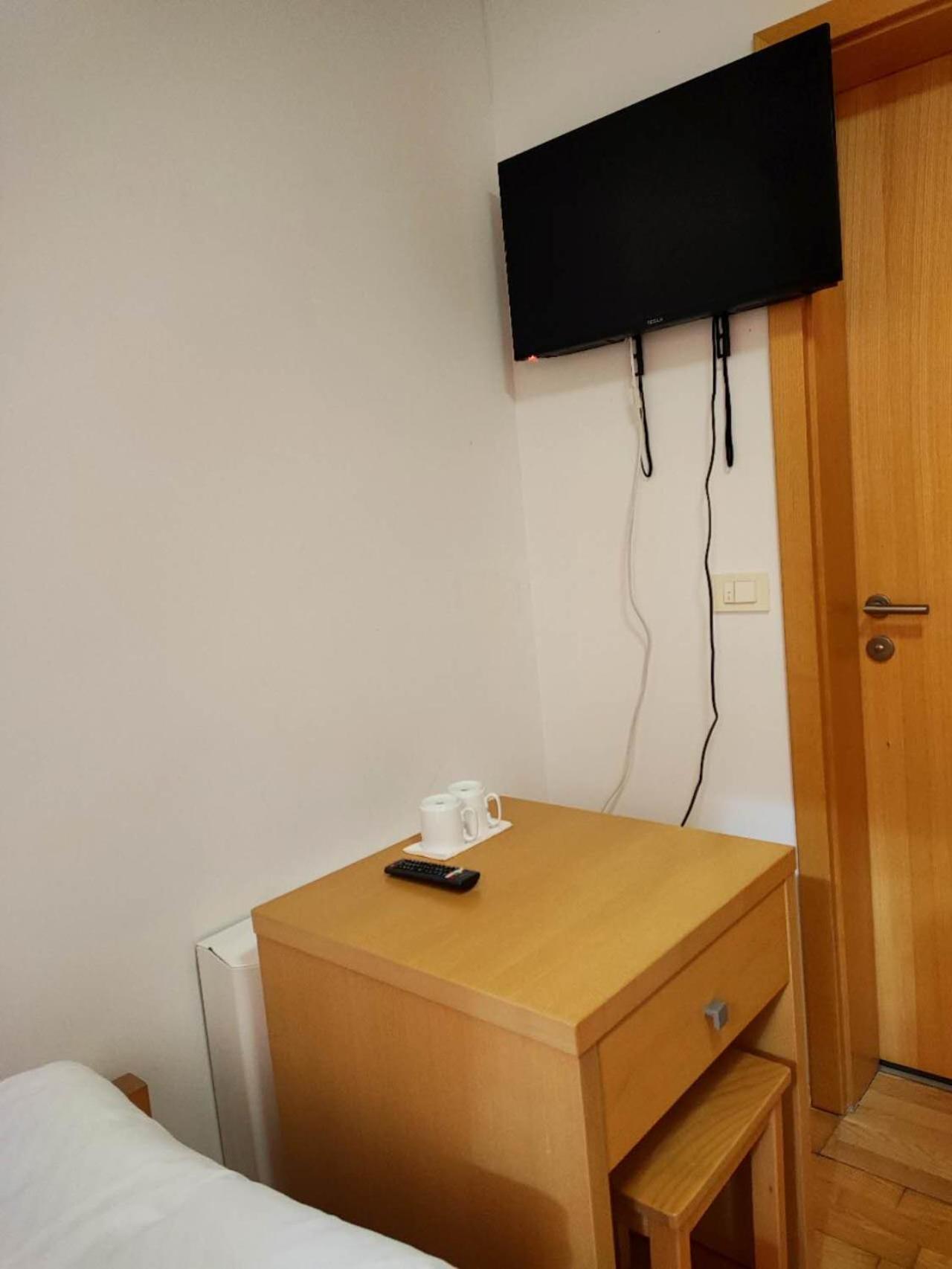 Standard Twin Room photo 2