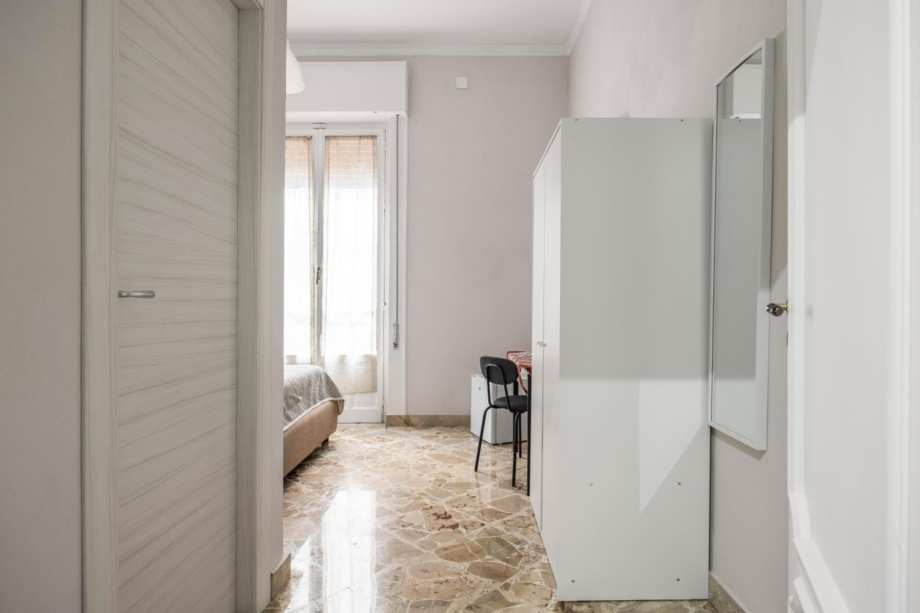 Double Room with Balcony - Photo 17