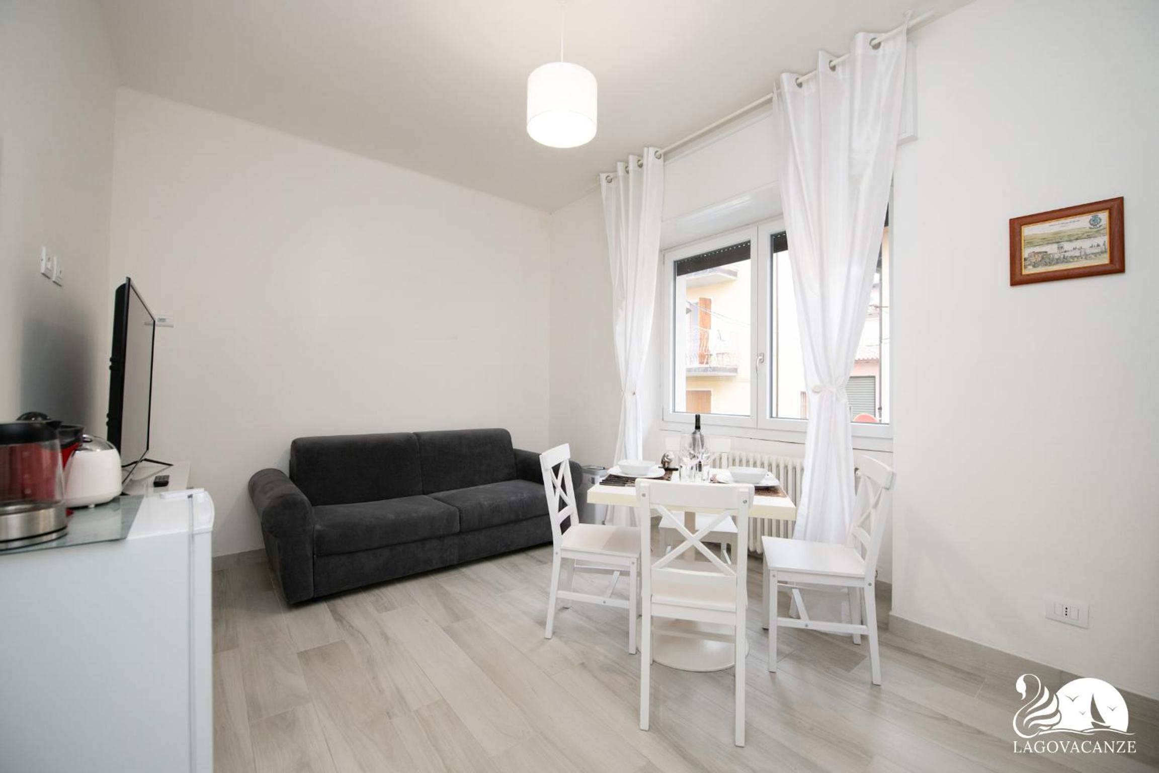 One-Bedroom Apartment photo 1