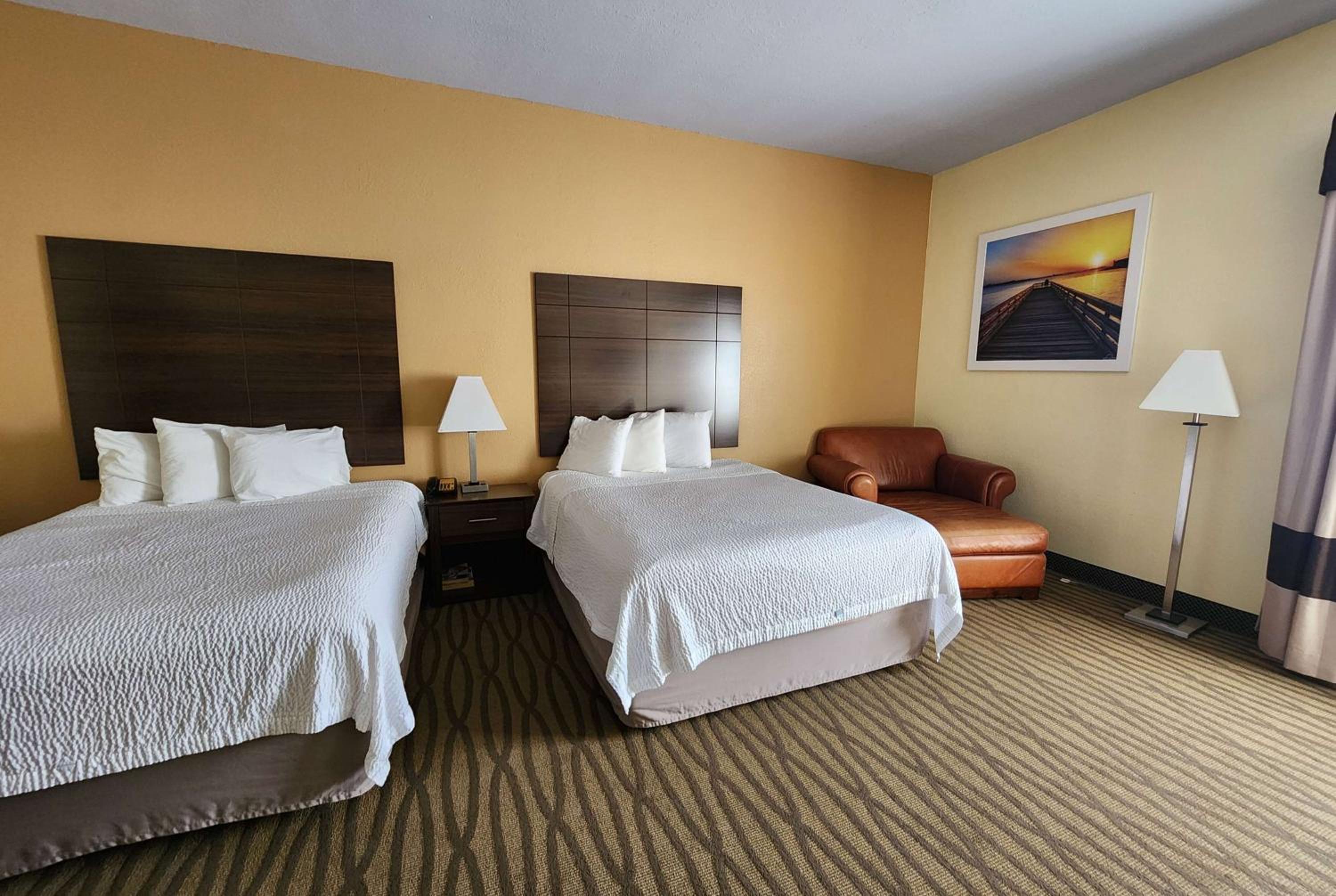 2 Queen Beds | Non-Smoking, Micfridge - Photo 1