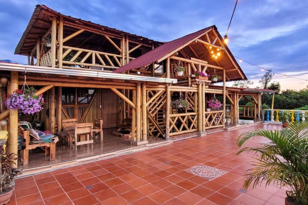 Six-Bedroom House photo 1