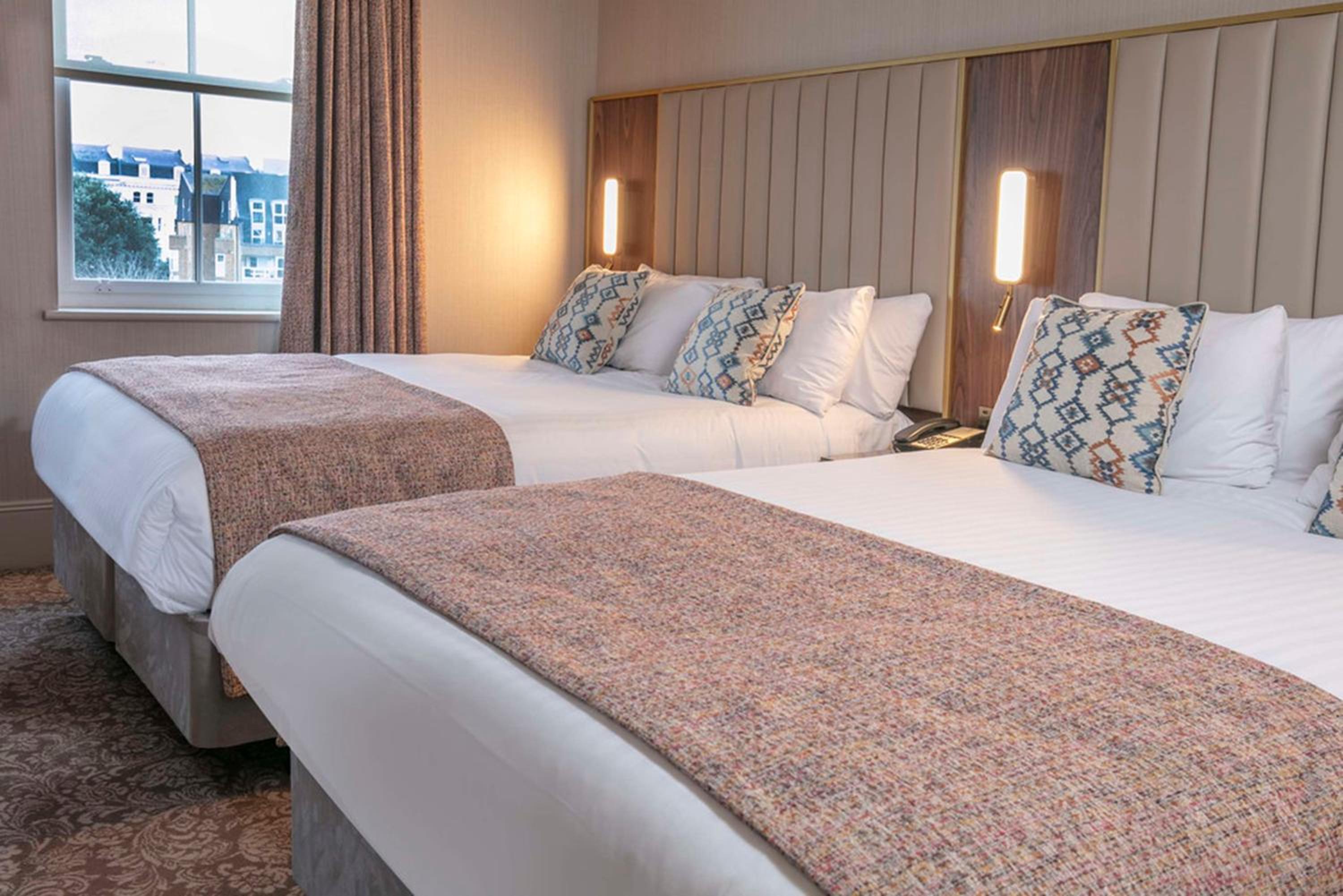 Standard Room with Two Queen Beds - Photo 6