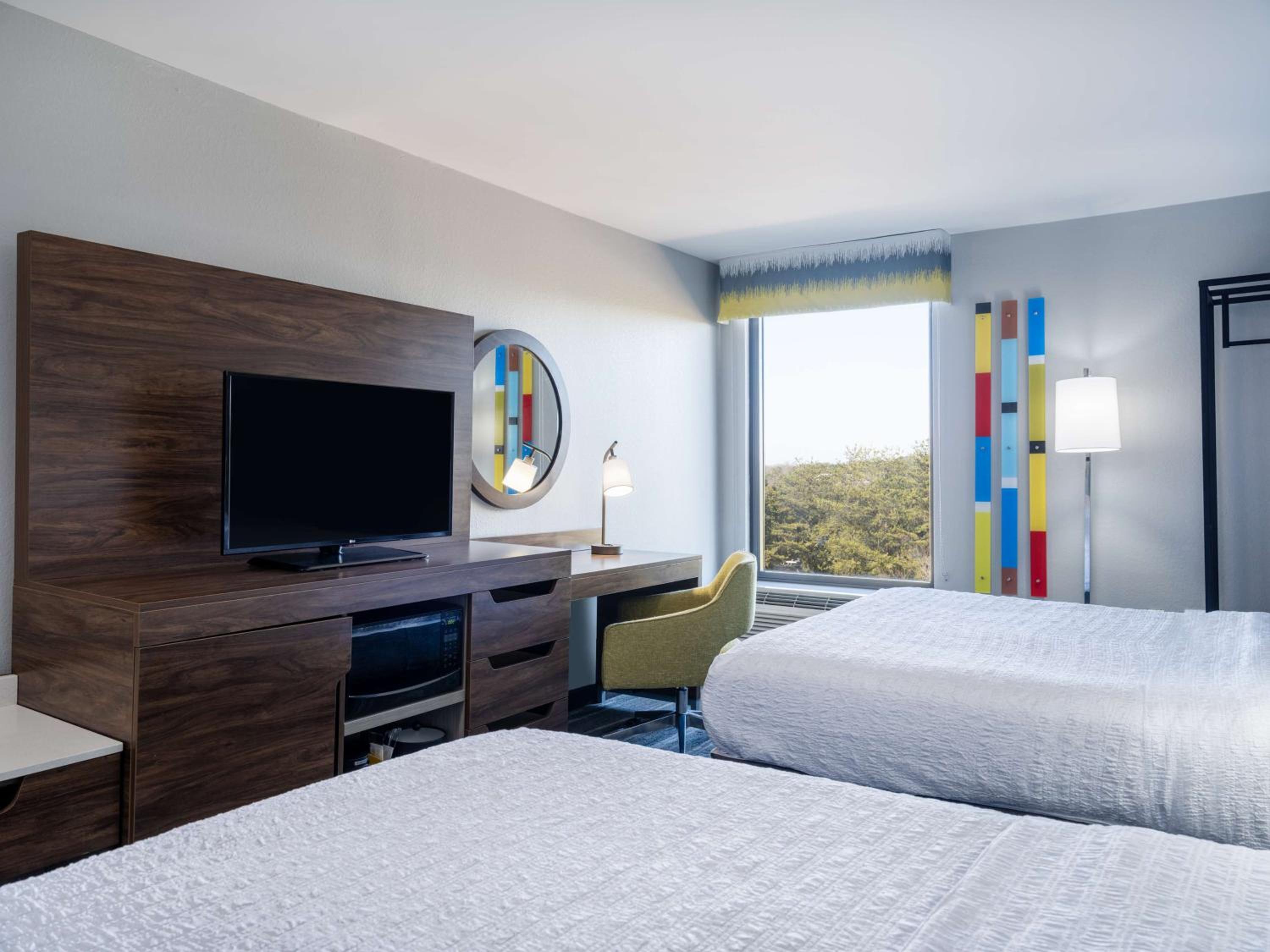 Queen Room with Two Queen Beds - Non-Smoking - Photo 1