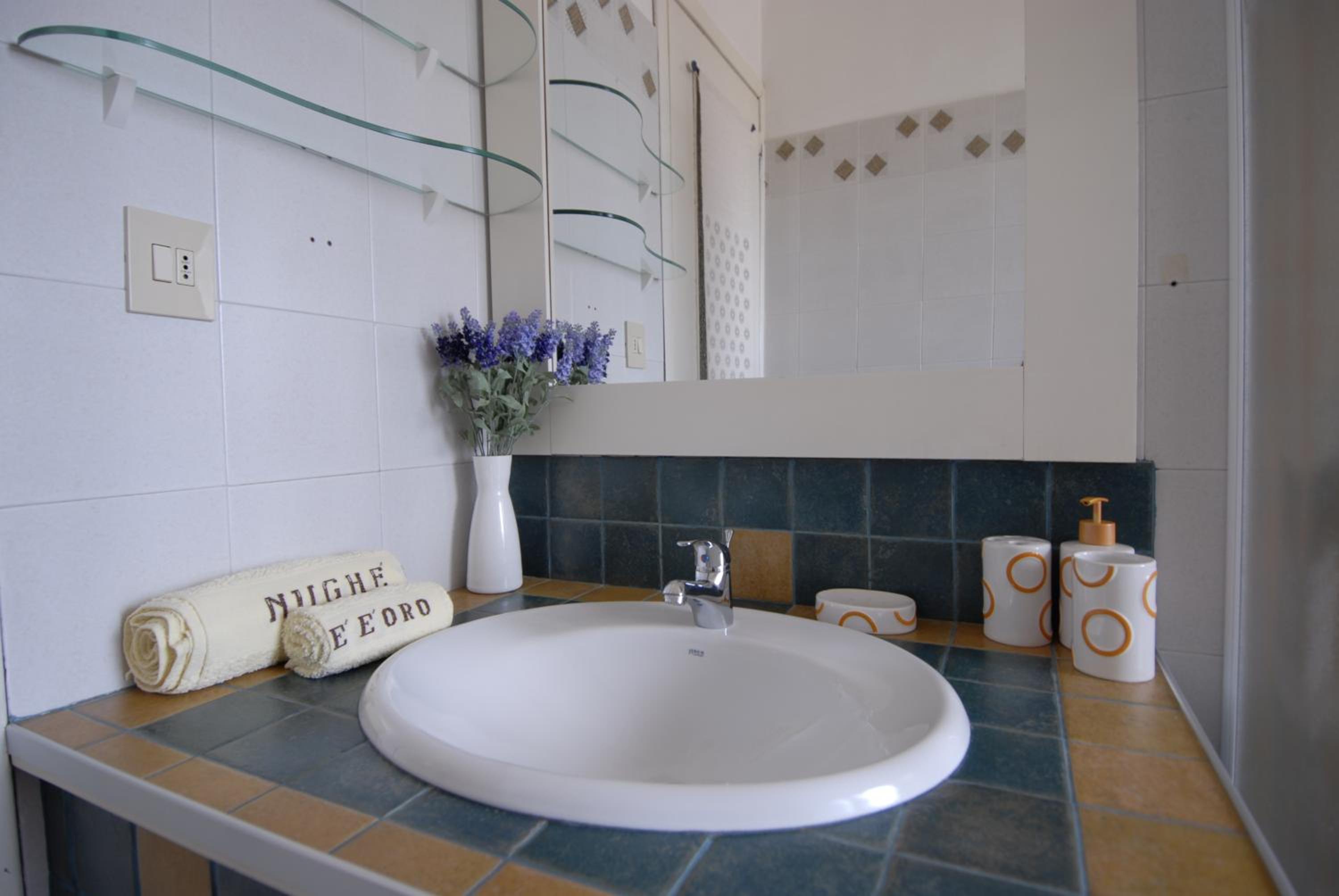 Double or Twin Room with Private External Bathroom - Photo 3