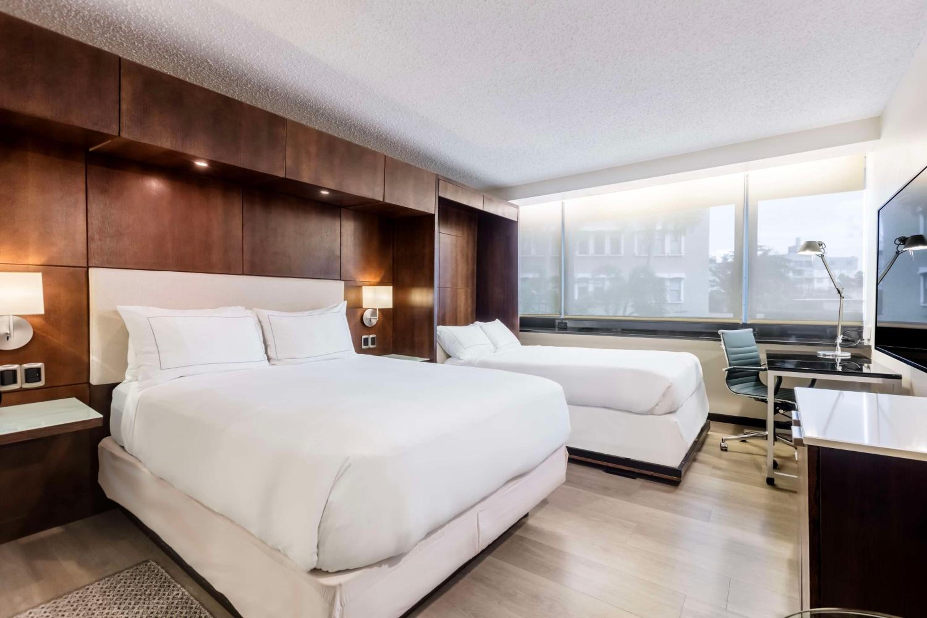 Queen Room with Extra Double Bed and Garden View - Photo 2