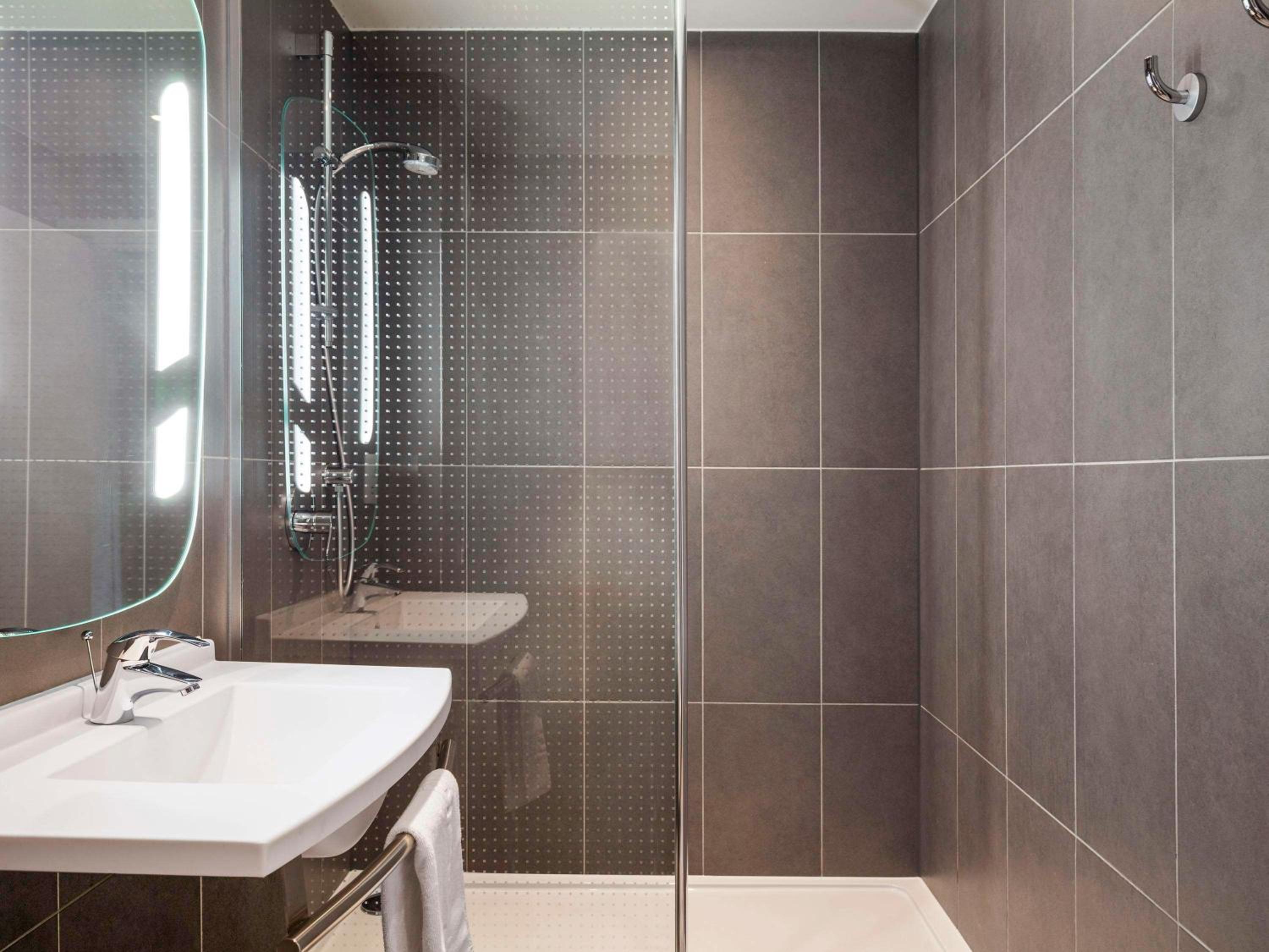 Standard Twin Room - Disability Access photo 2