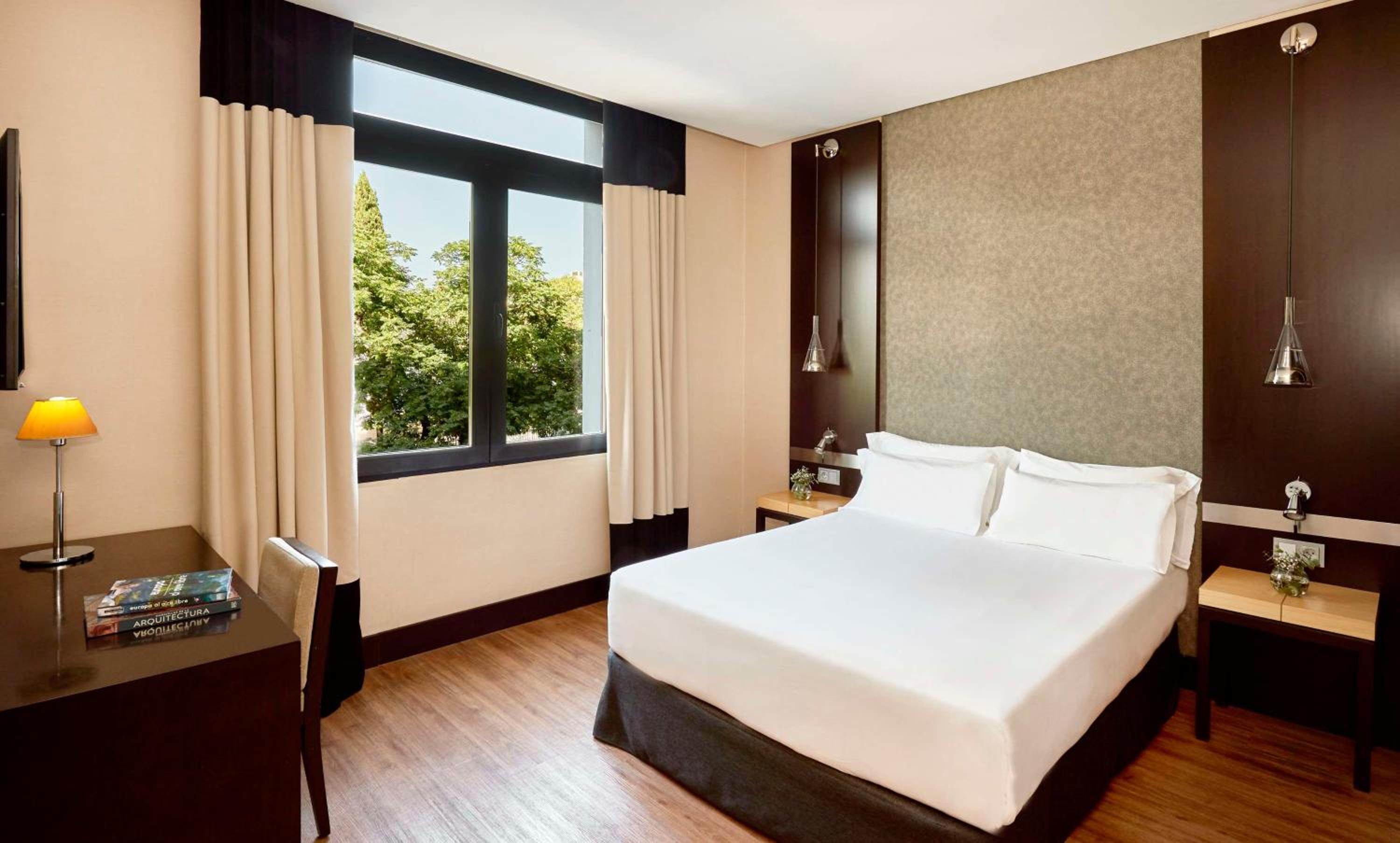 Standard Double or Twin Room - Photo 7