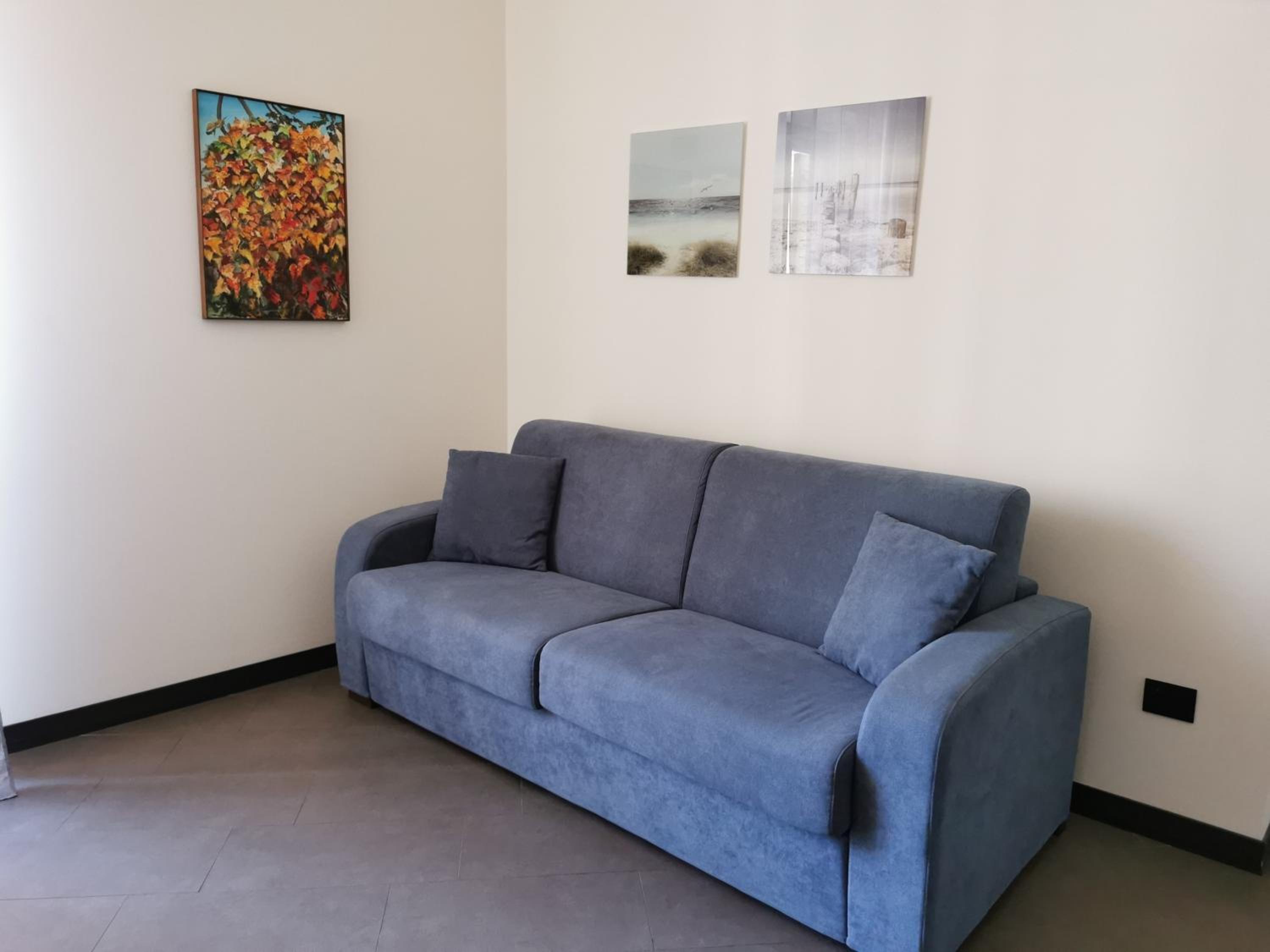 One-Bedroom Apartment with Balcony