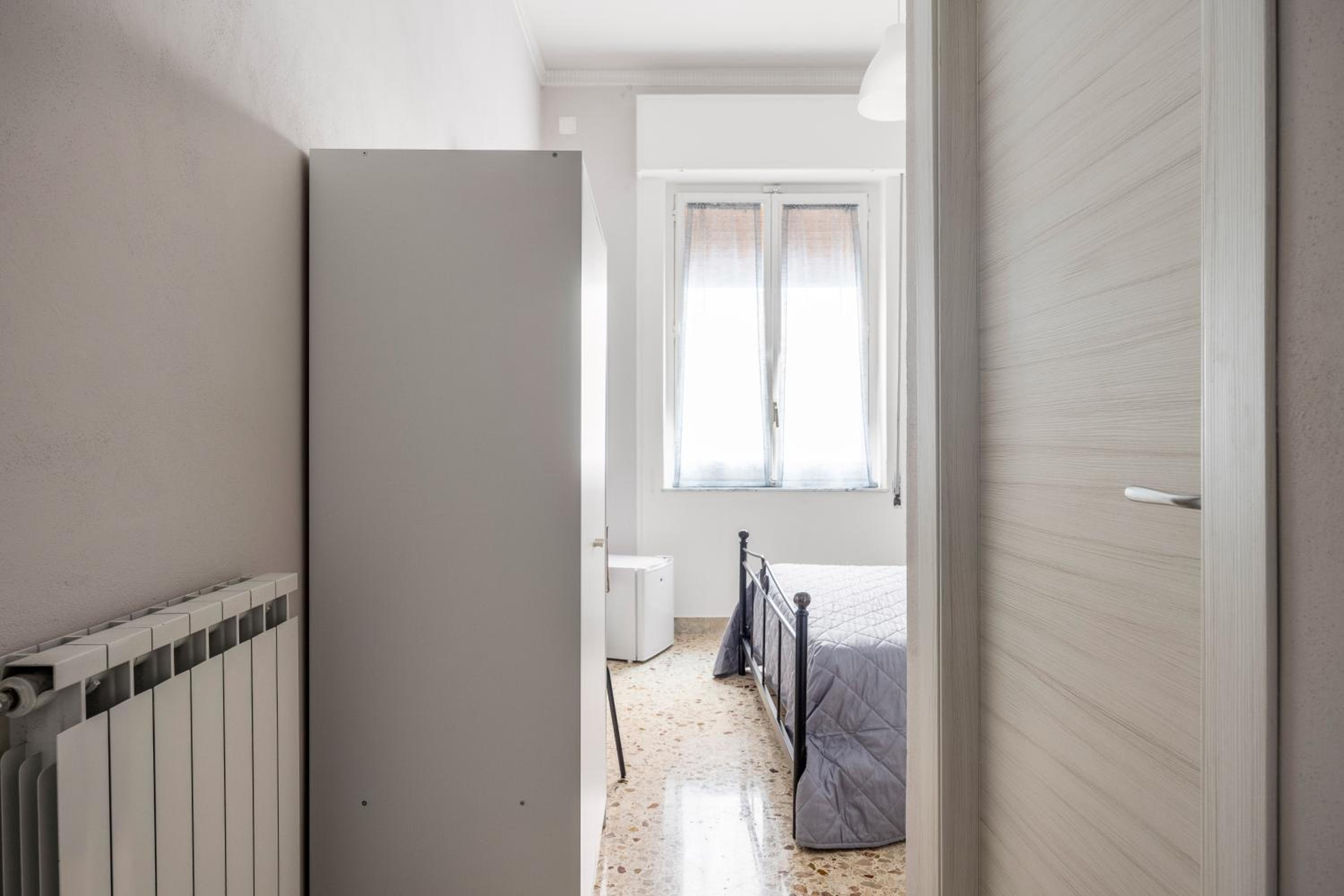 Deluxe Double Room with Shower - Photo 6