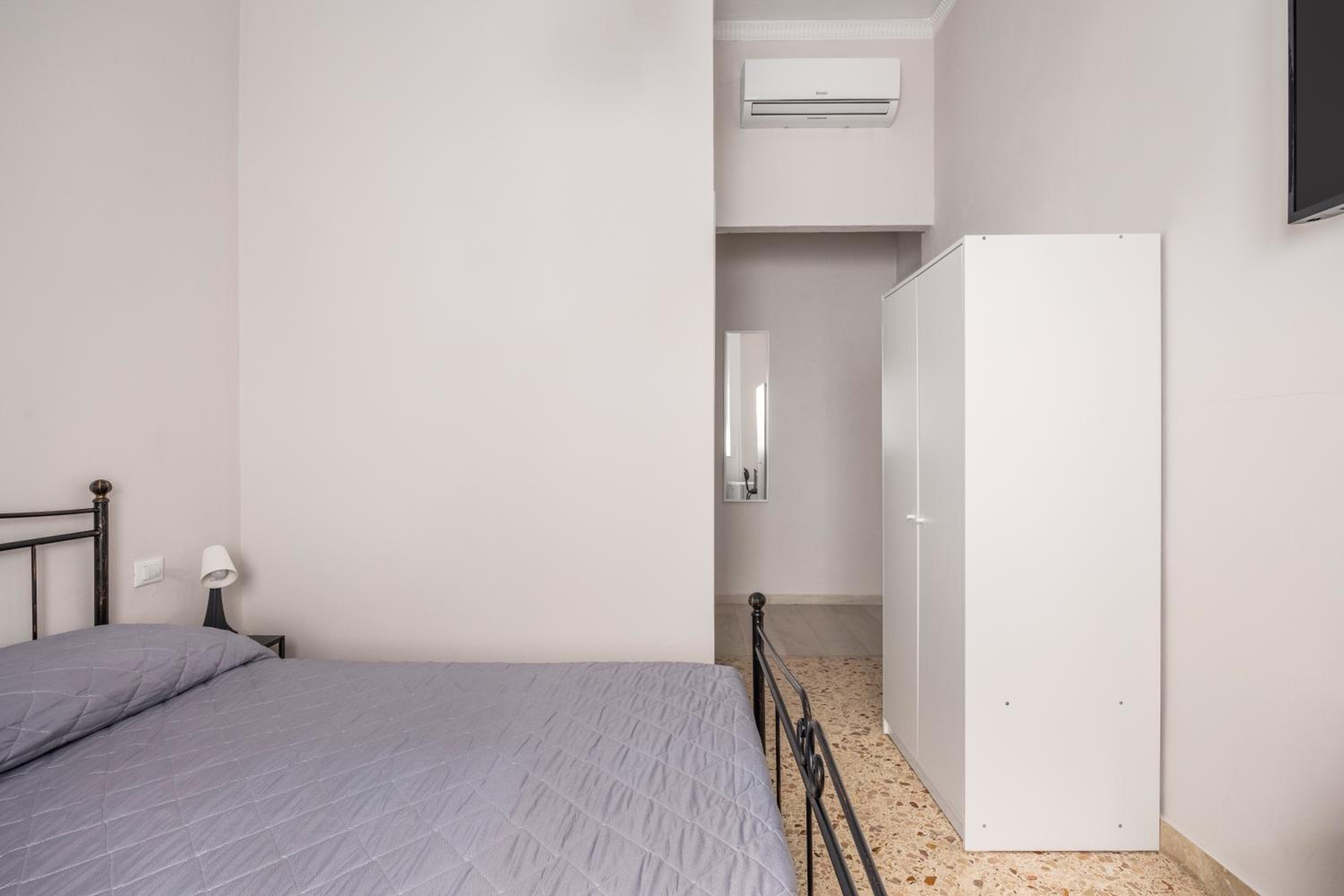 Deluxe Double Room with Shower - Photo 7