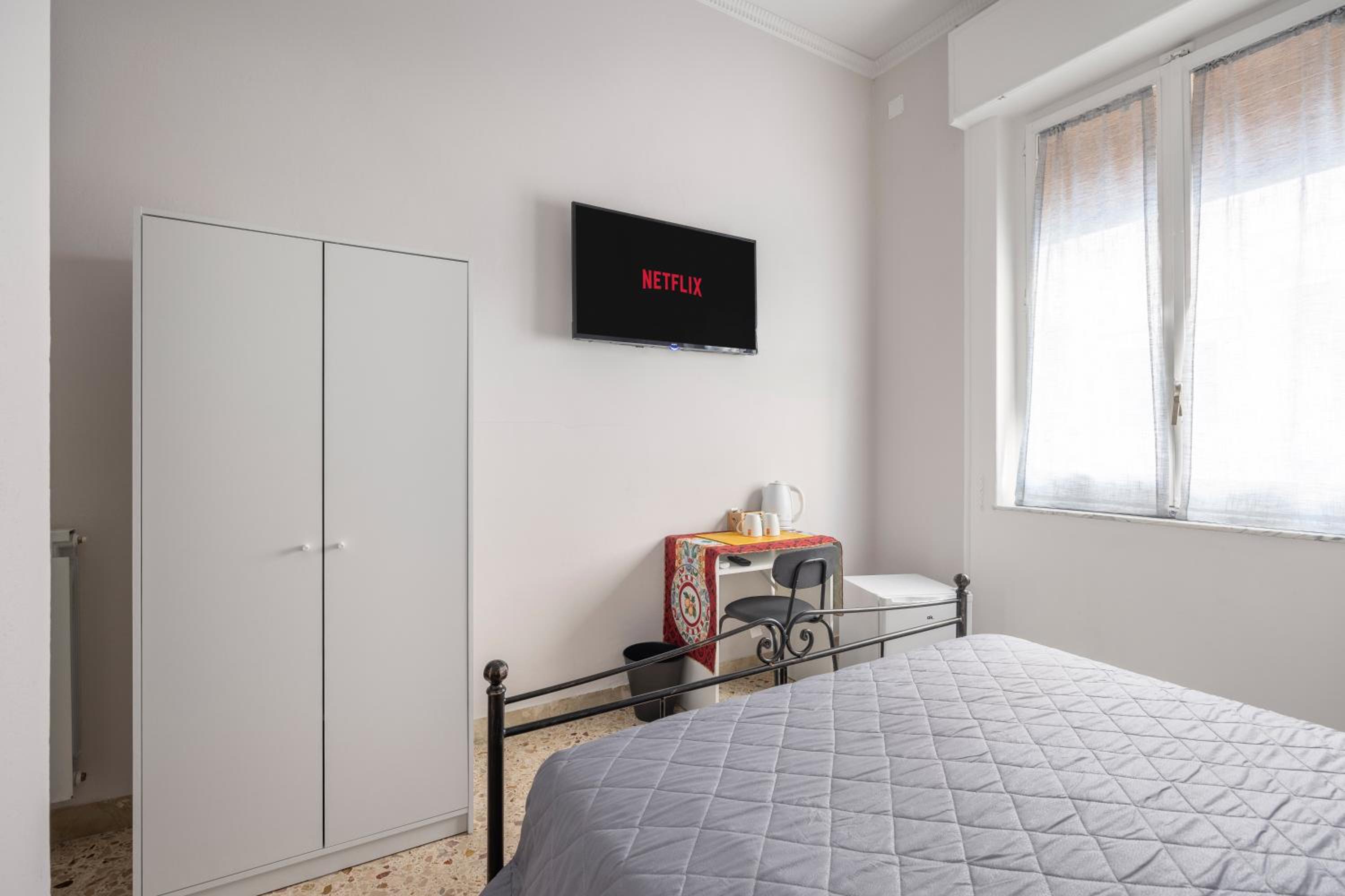 Deluxe Double Room with Shower - Photo 17
