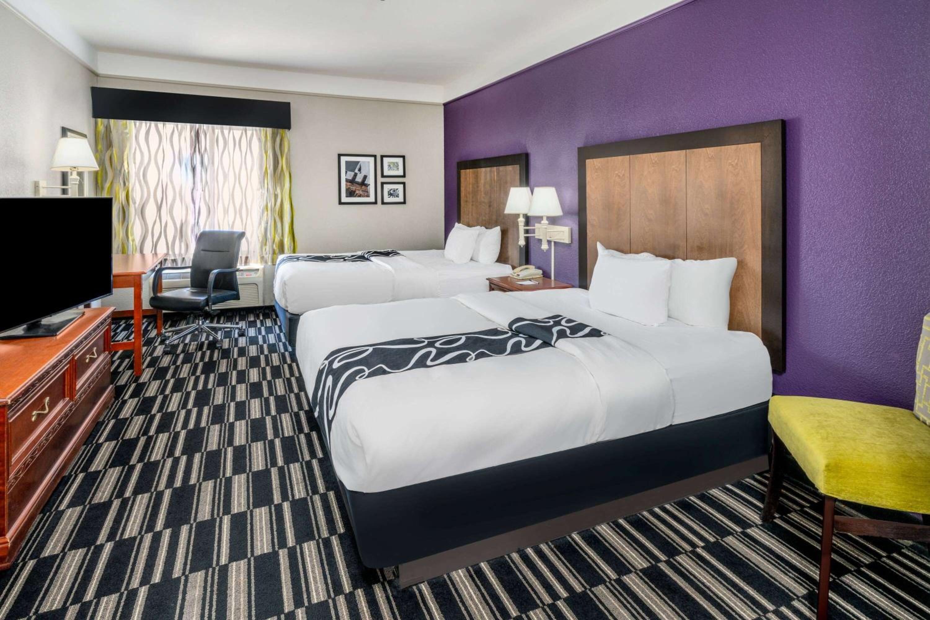 Suite with Two Queen Beds - Non-Smoking - Photo 2