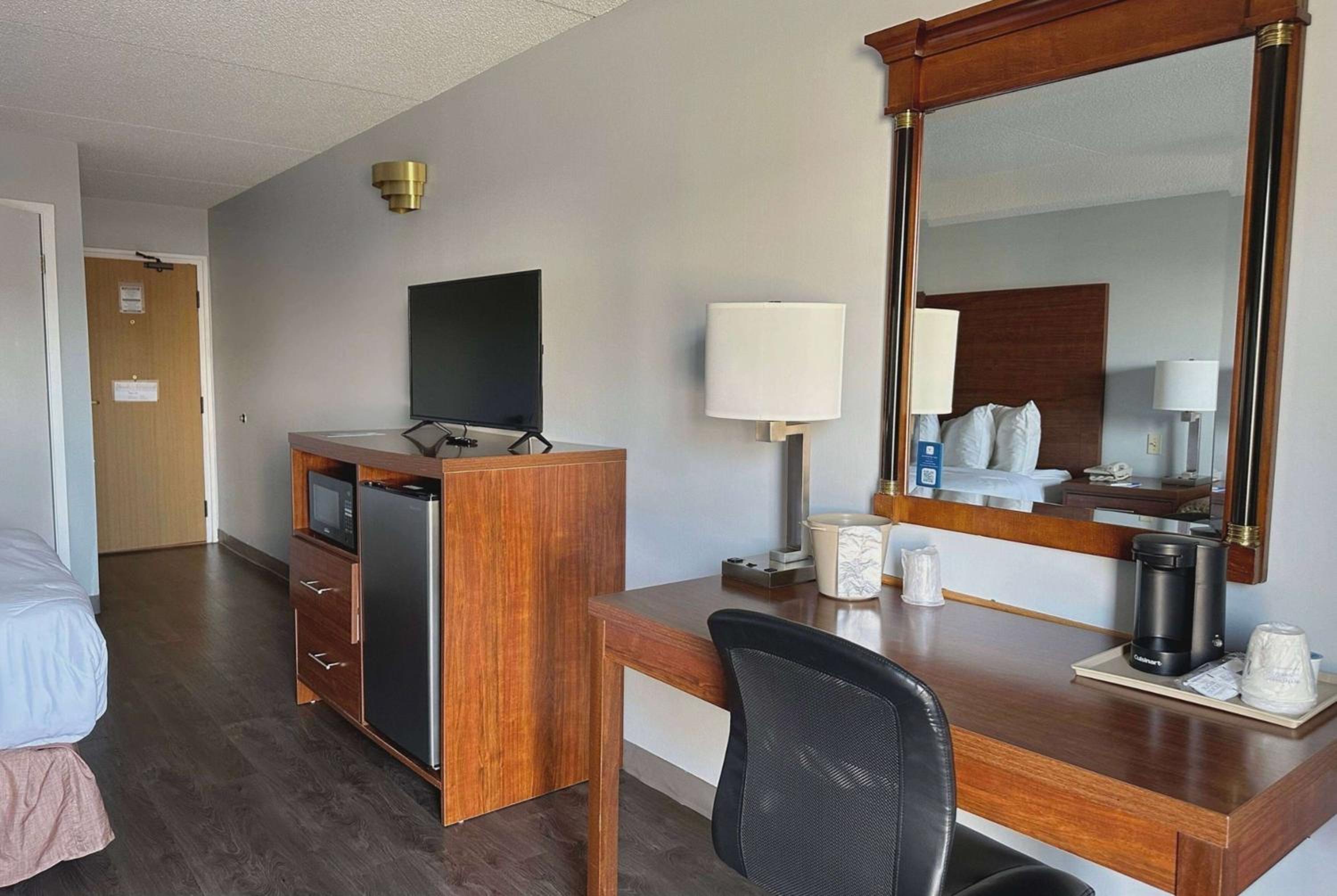 Queen Room - Mobility Access/Non-Smoking - Photo 1