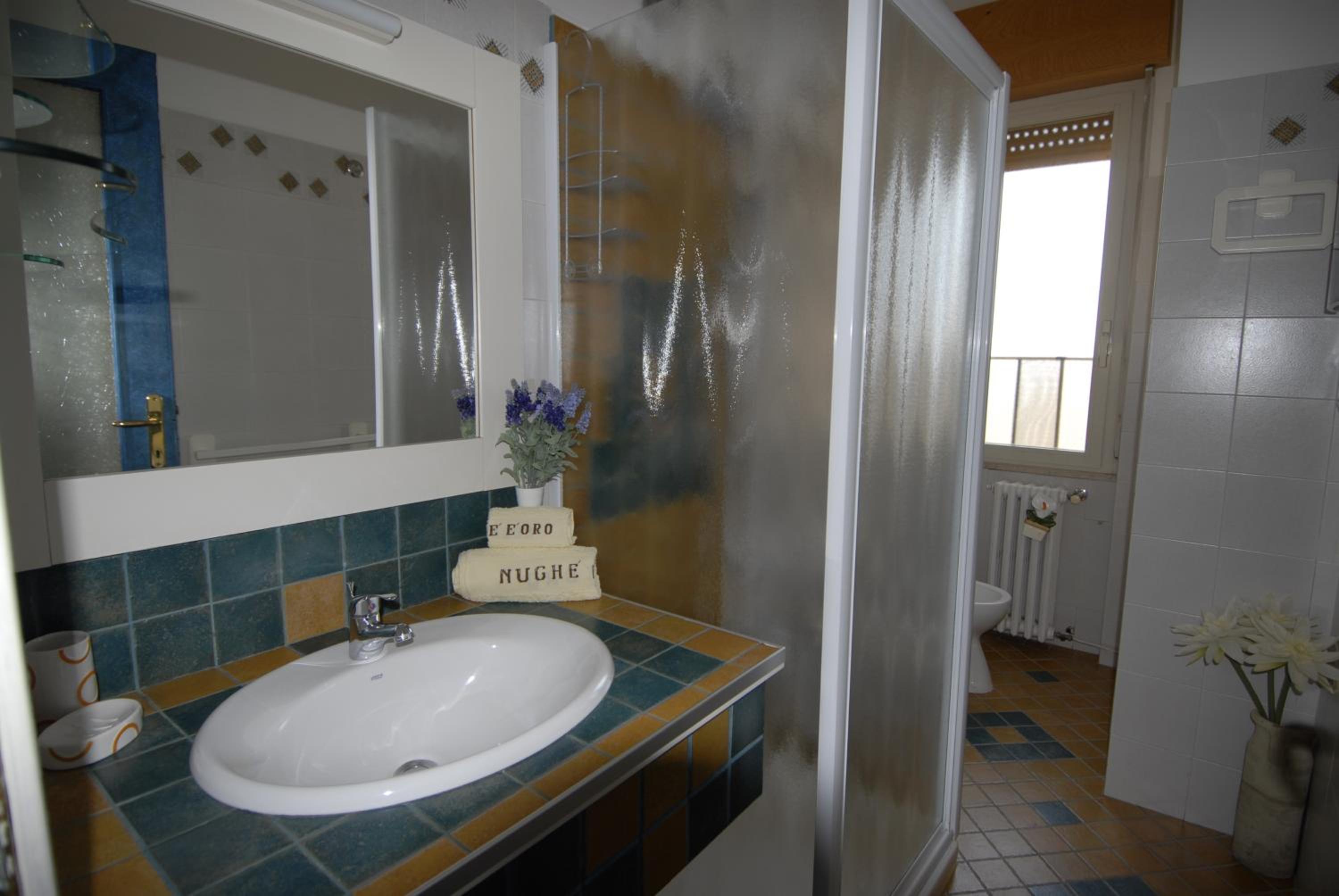 Double or Twin Room with Private External Bathroom - Photo 14