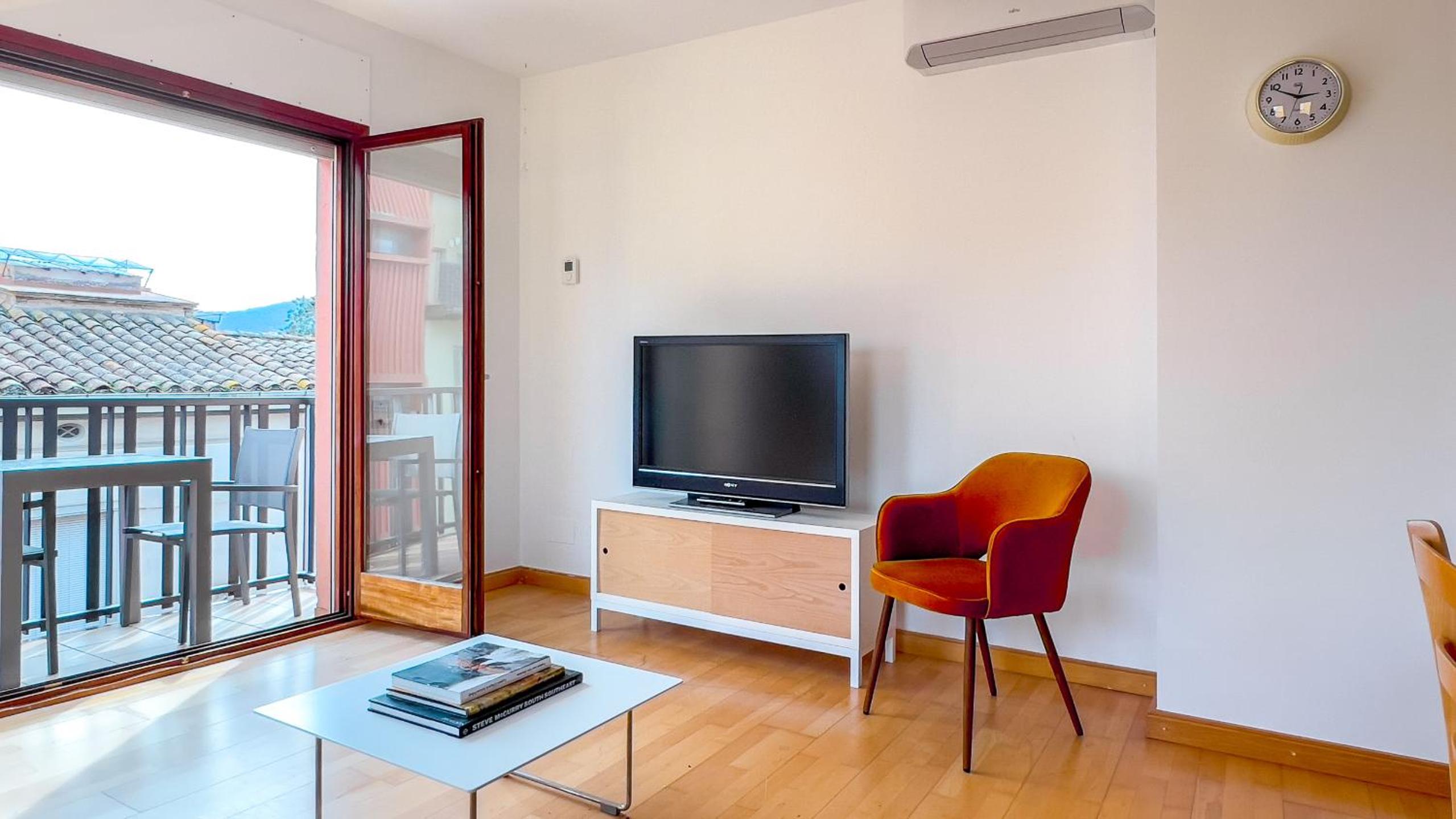 Three-Bedroom Apartment photo 3