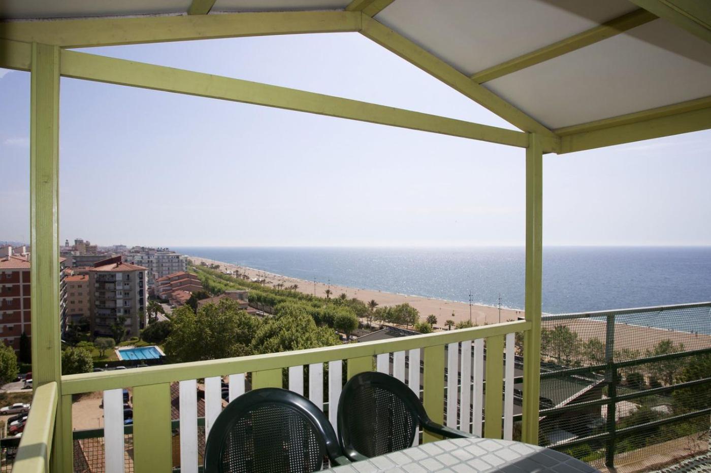 Two-Bedroom Bungalow with Sea View (4 Adults)  photo 2