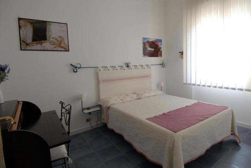 Double Room with Private Bathroom - Photo 11