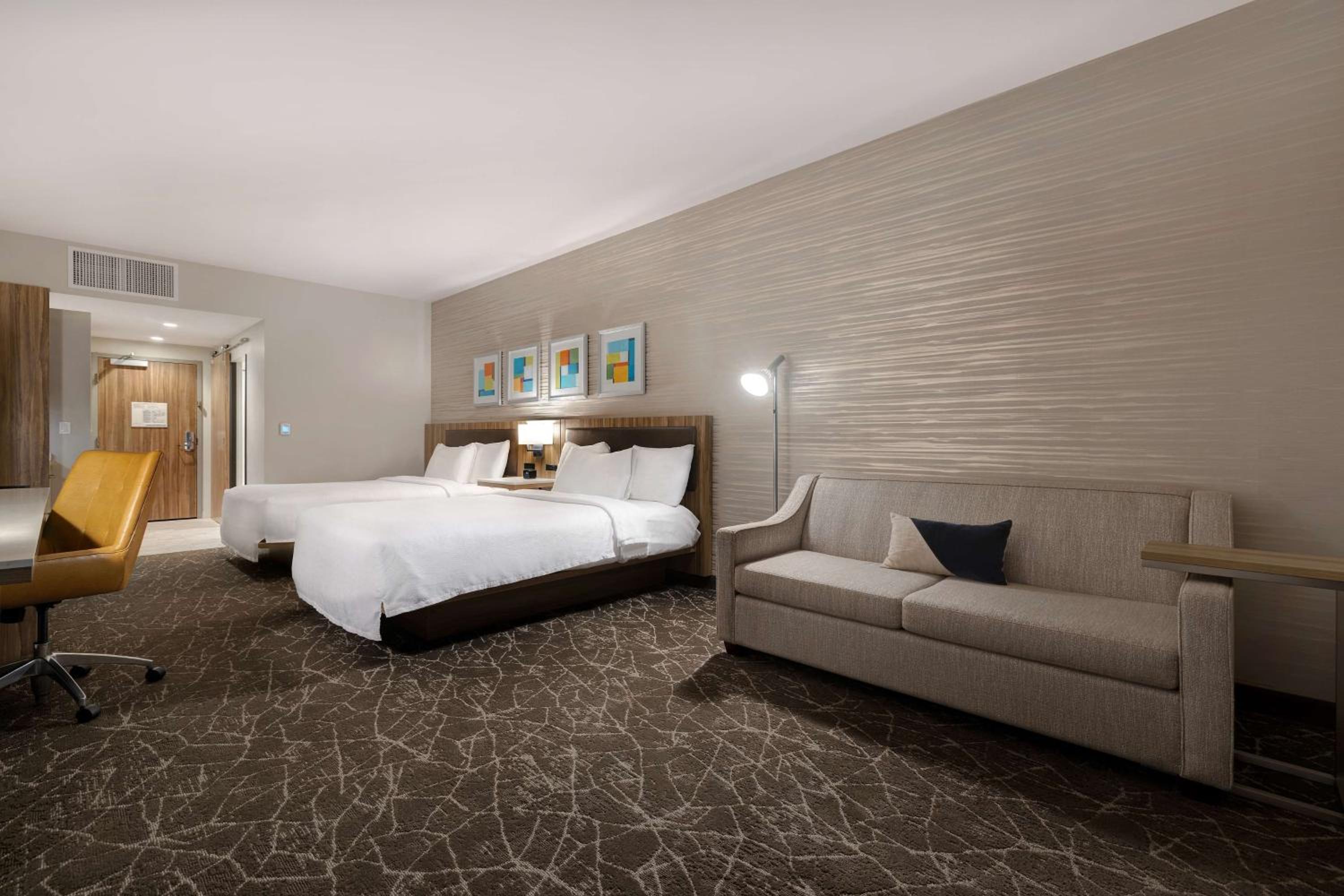 Deluxe Queen Room with Two Queen Beds and Sofa Bed - Photo 4