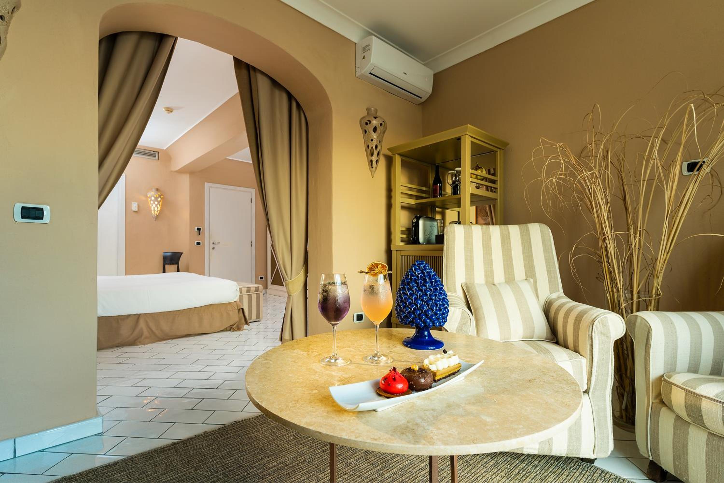 Suite with Sea View - Photo 3