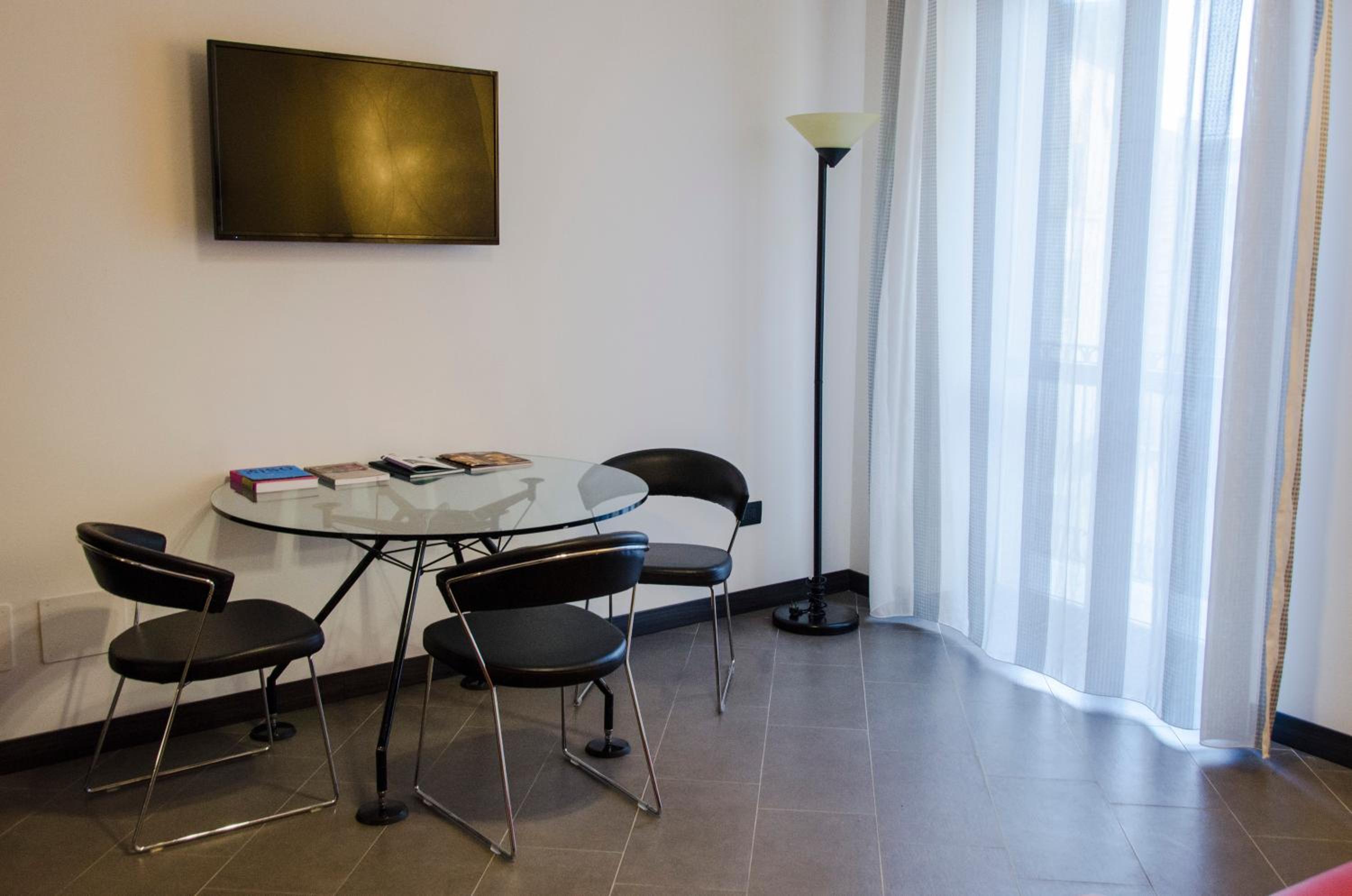 One-Bedroom Apartment with Balcony photo 3
