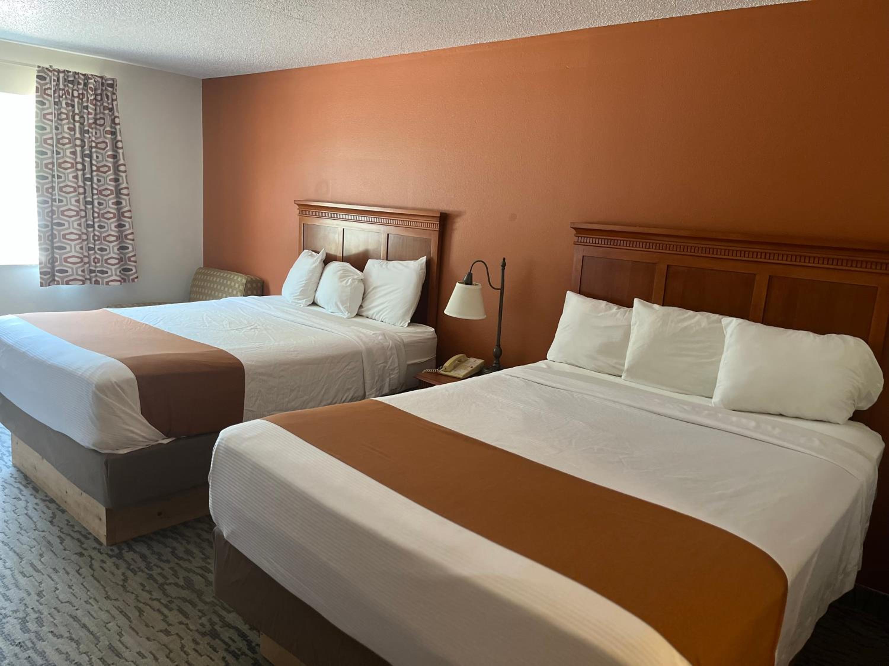Queen Room with Two Queen Beds - Non-Smoking photo 1