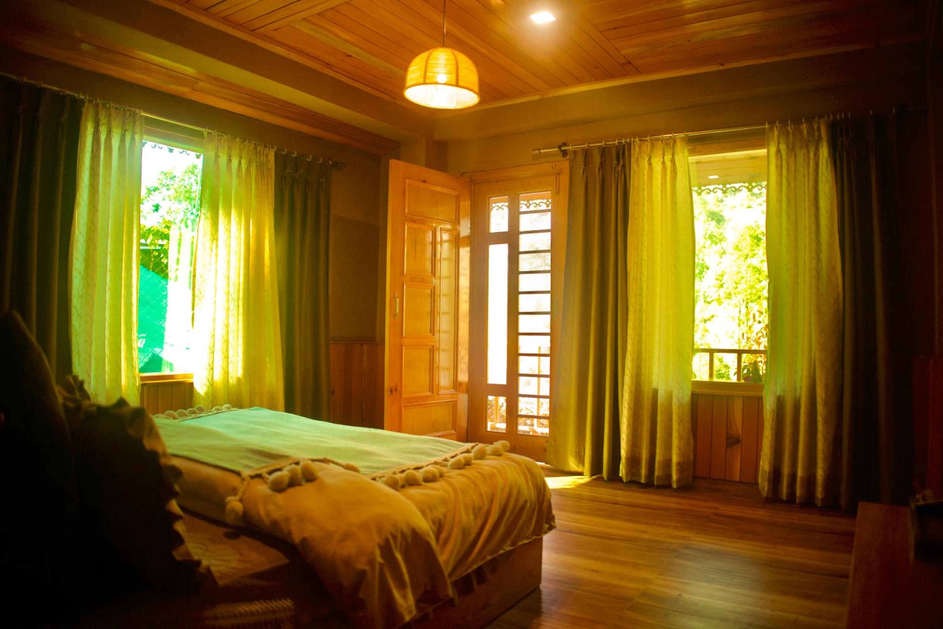 King Room with Mountain View photo 2