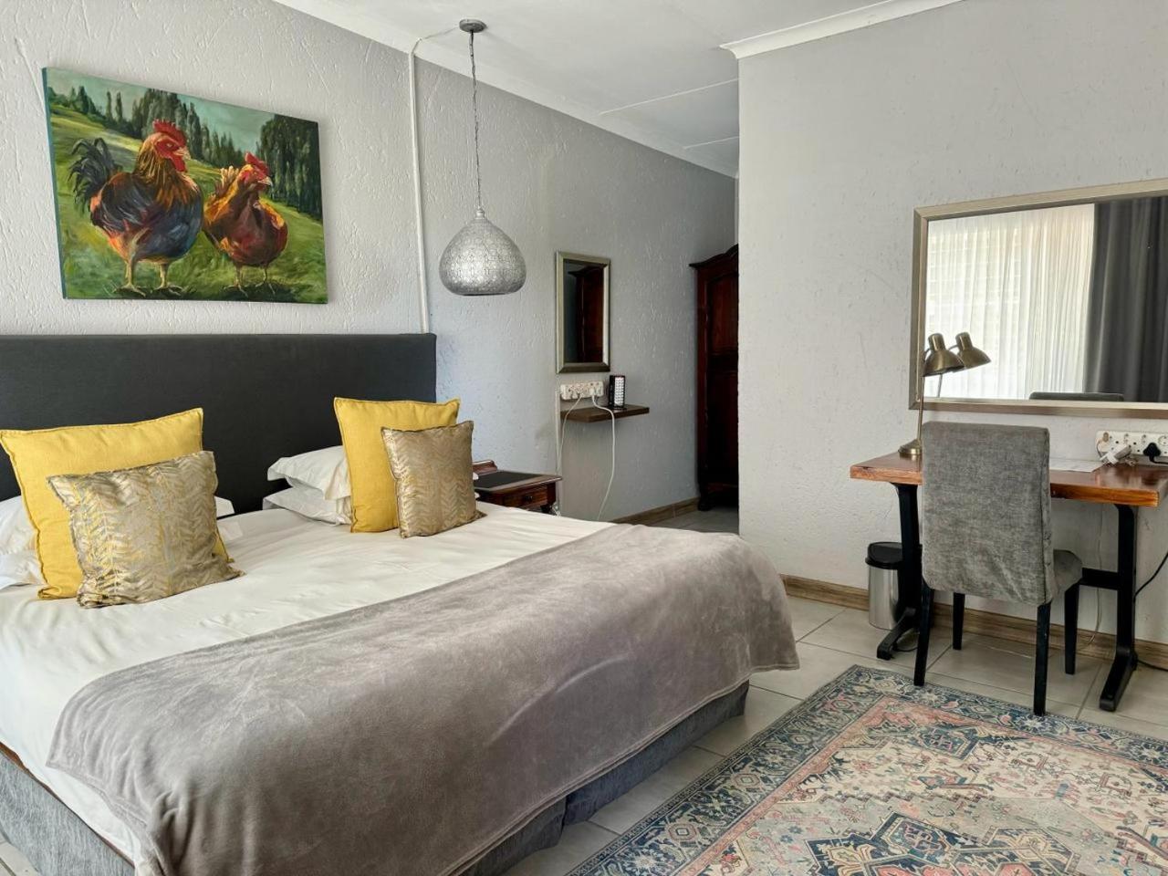 Deluxe King Room - Photo 5