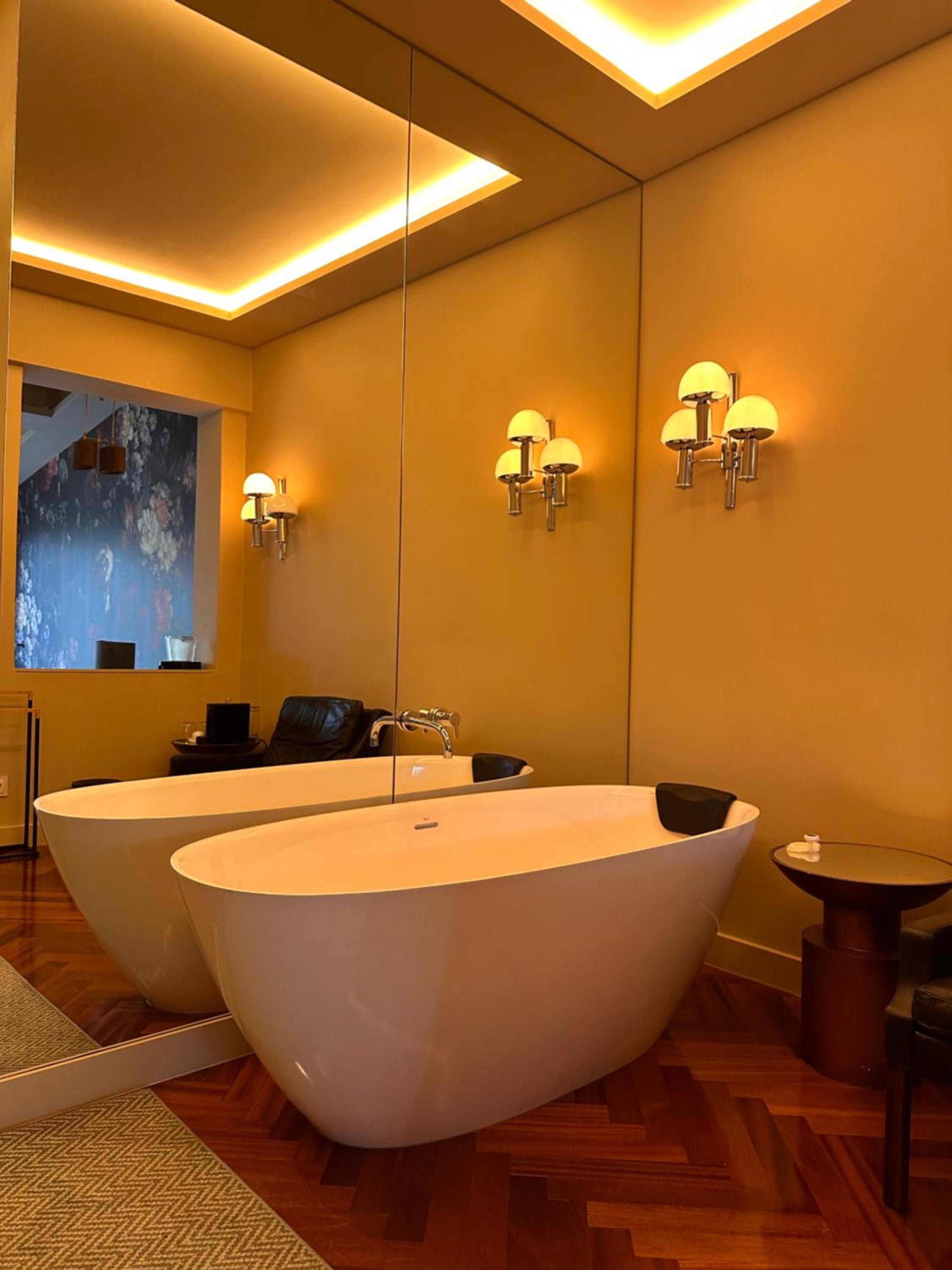 Superior King Room - Photo 12