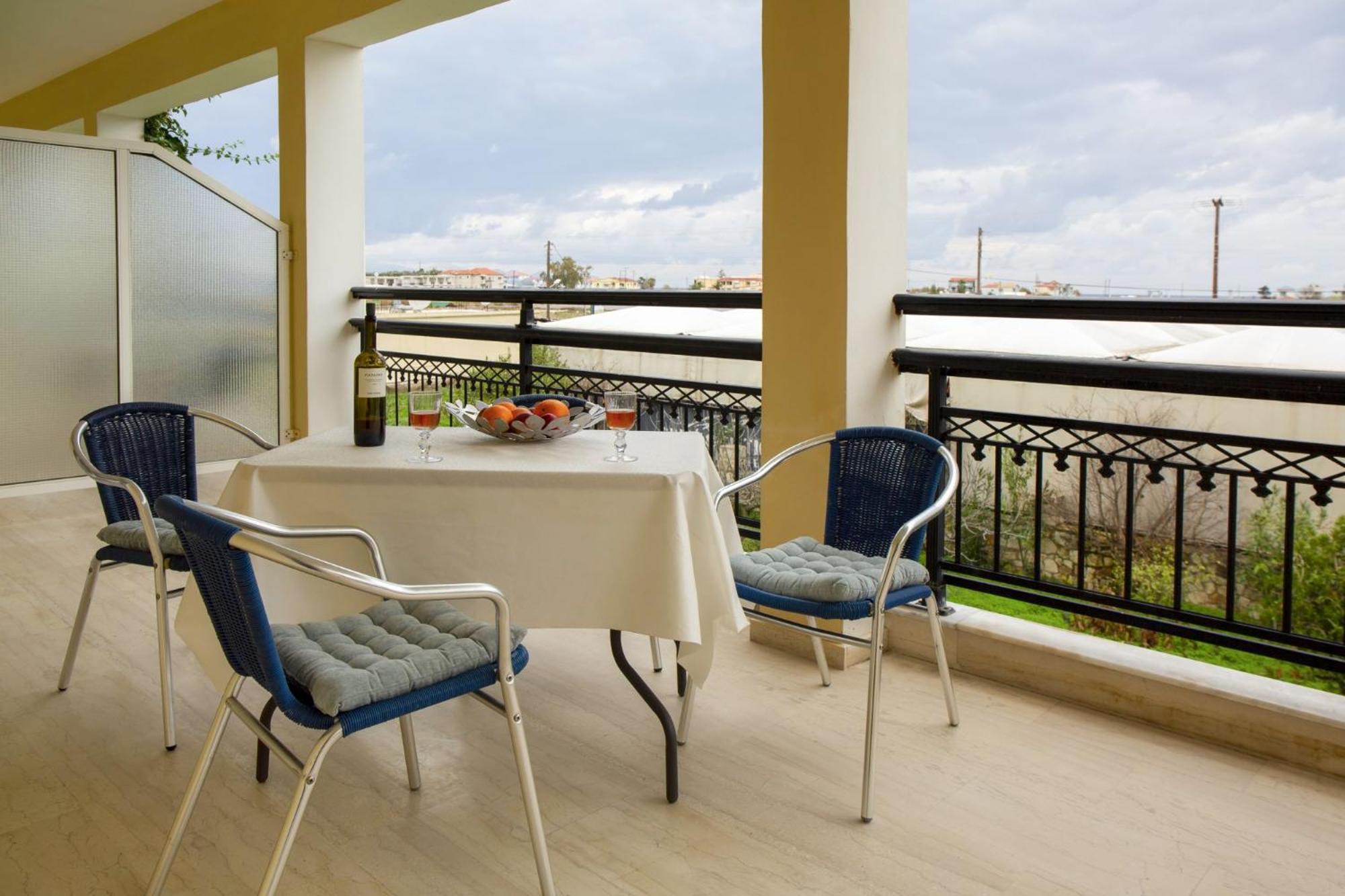 Apartment with Balcony photo 1
