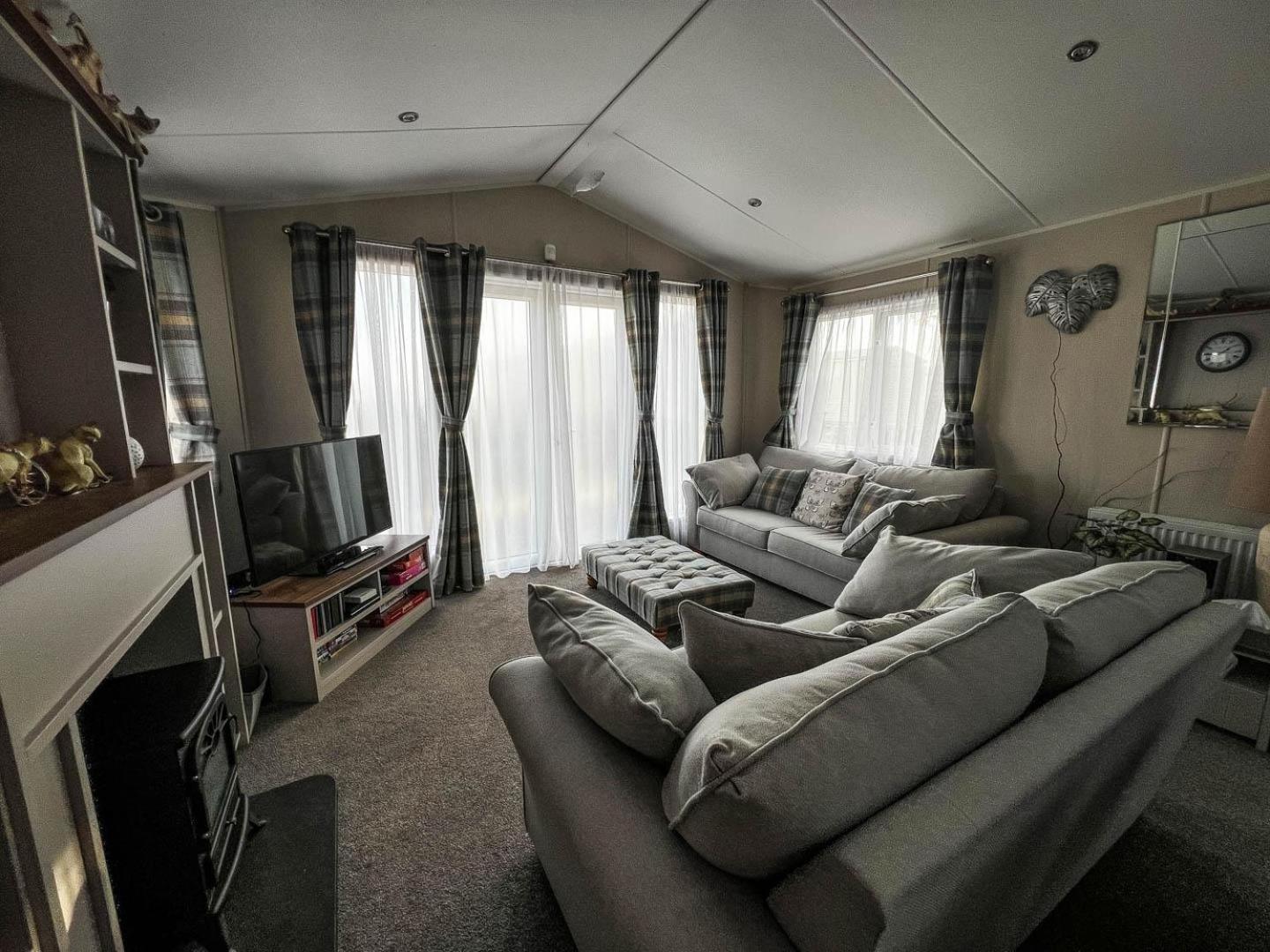 Mobile Home photo 1