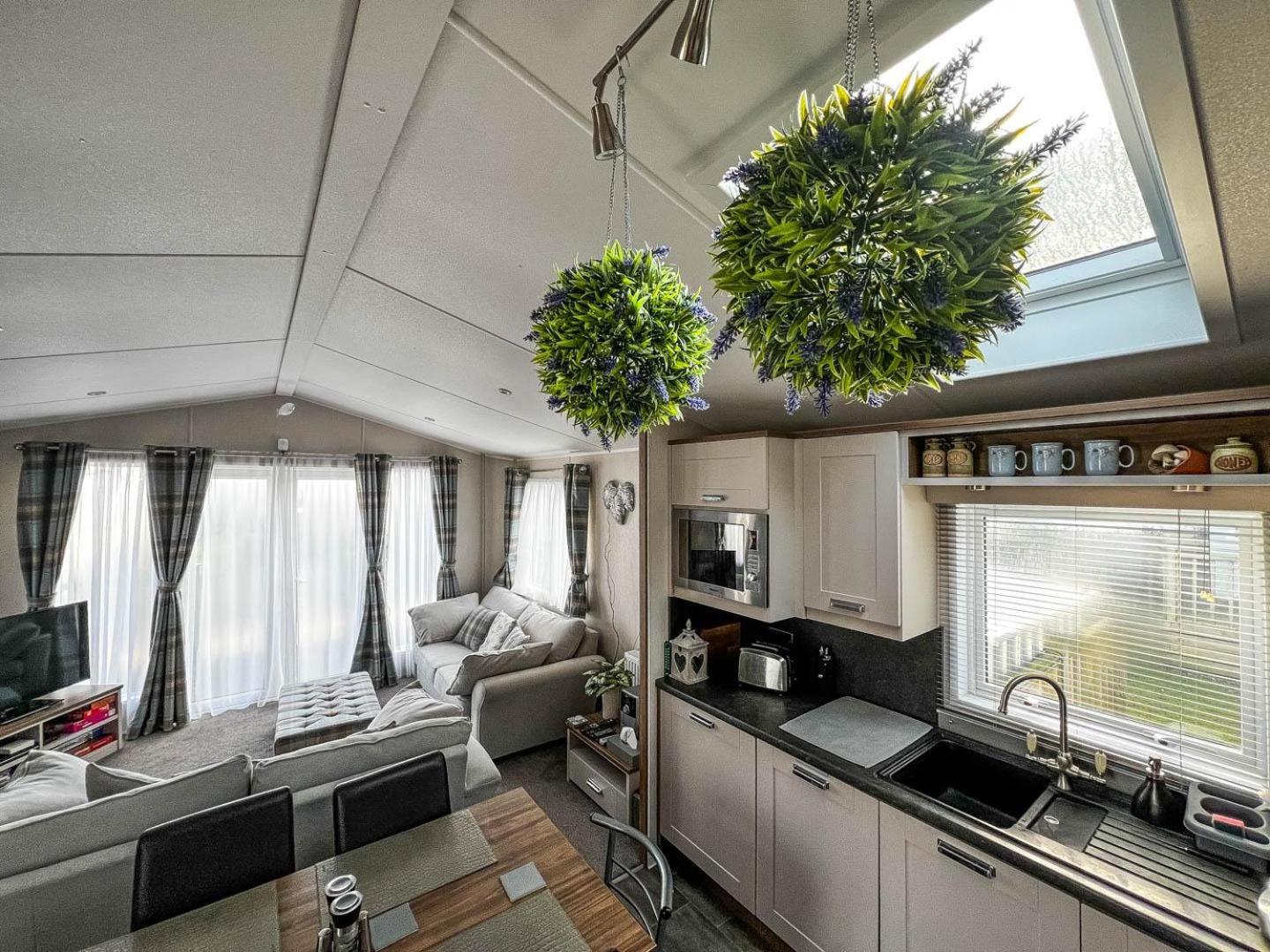 Mobile Home photo 3