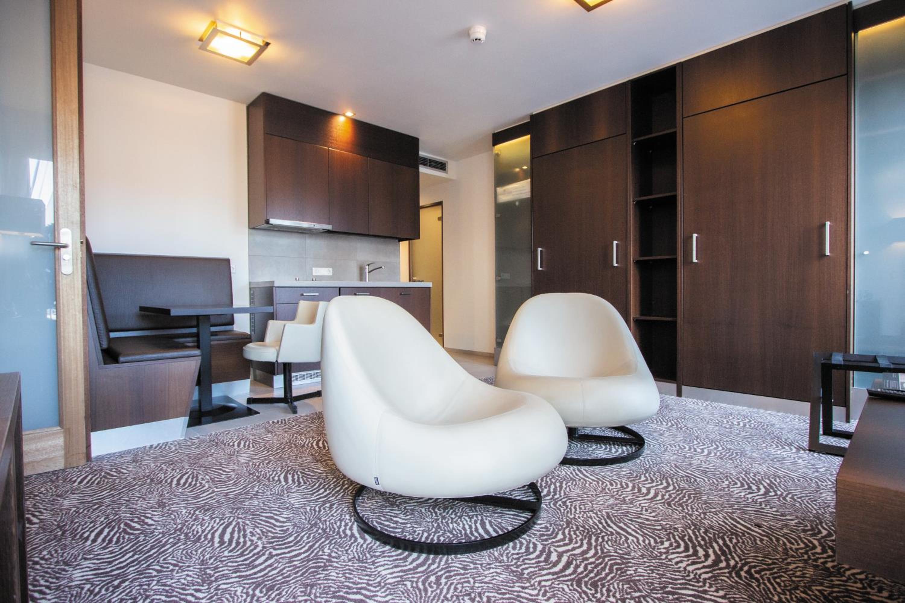 1 Bedroom Apartment - 1 King Bed 2 Single Beds - Photo 7