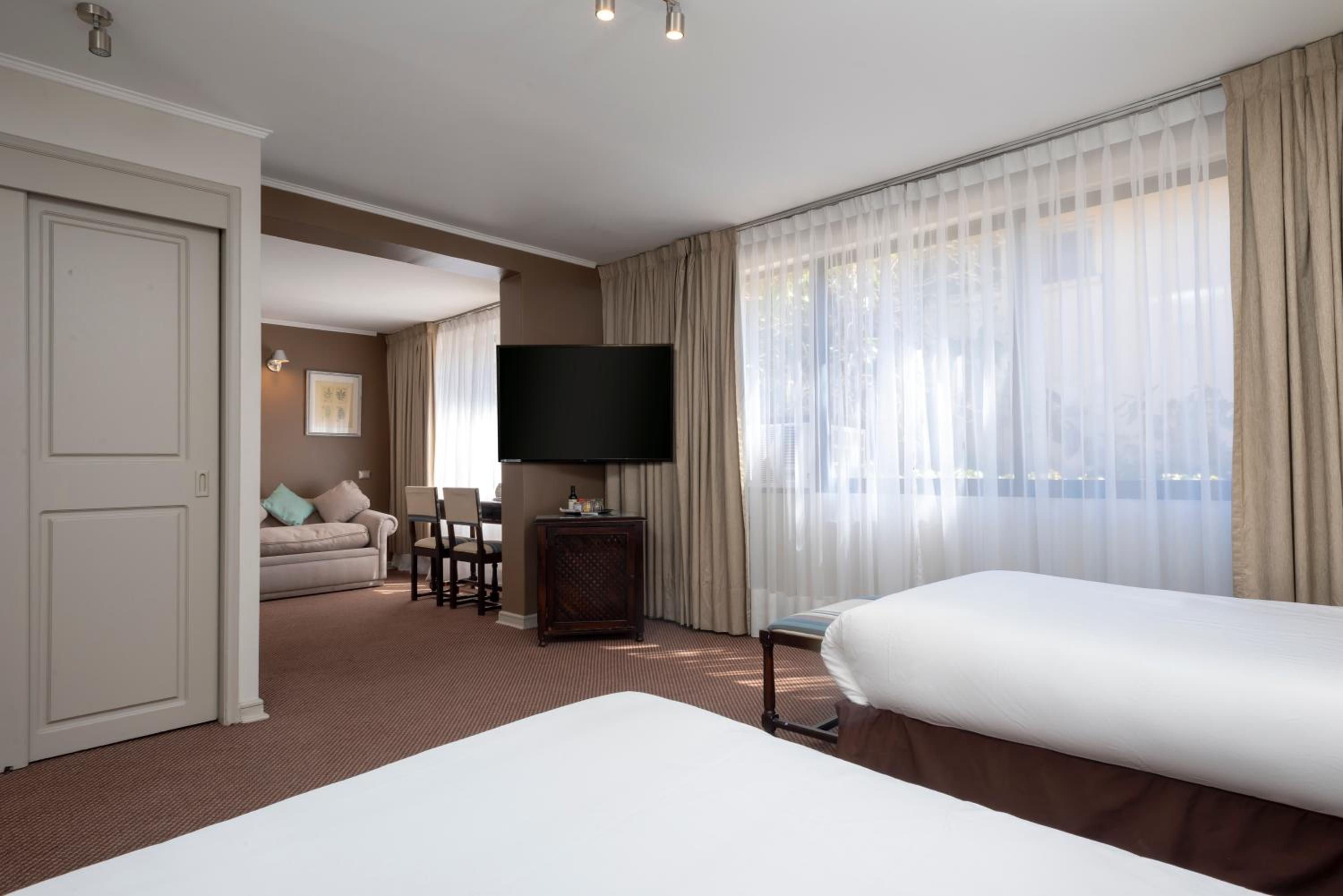 Deluxe Twin Room photo 3