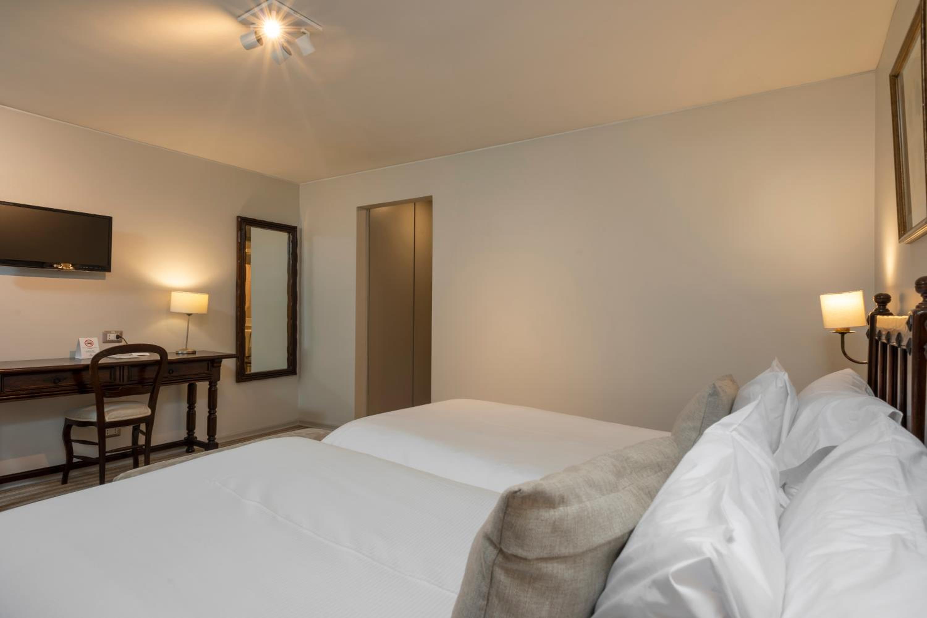 Superior Twin Room photo 2