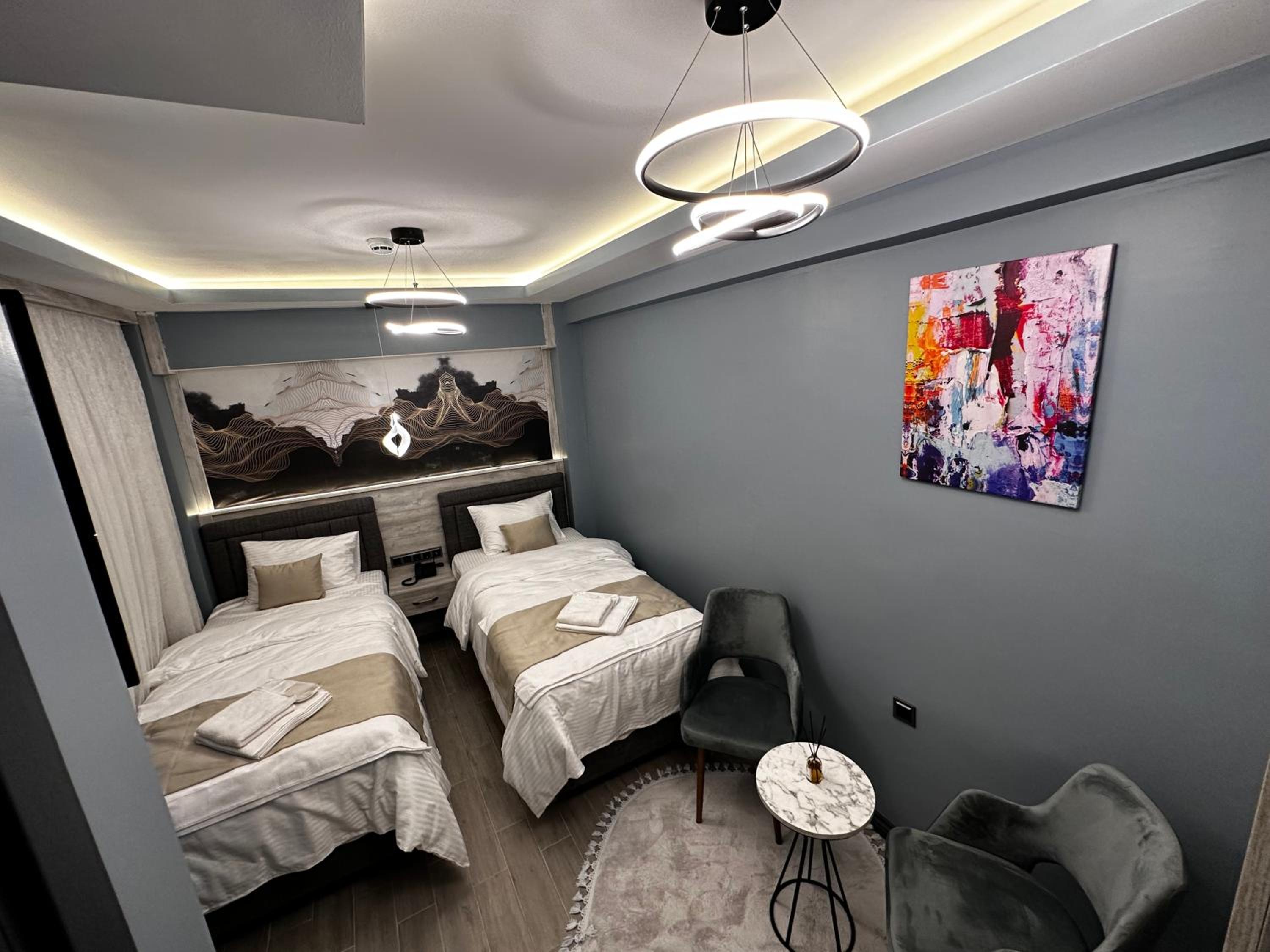 Twin Room with Private Bathroom photo 2