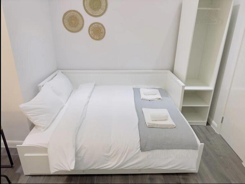 One-Bedroom Apartment with Terrace photo 2