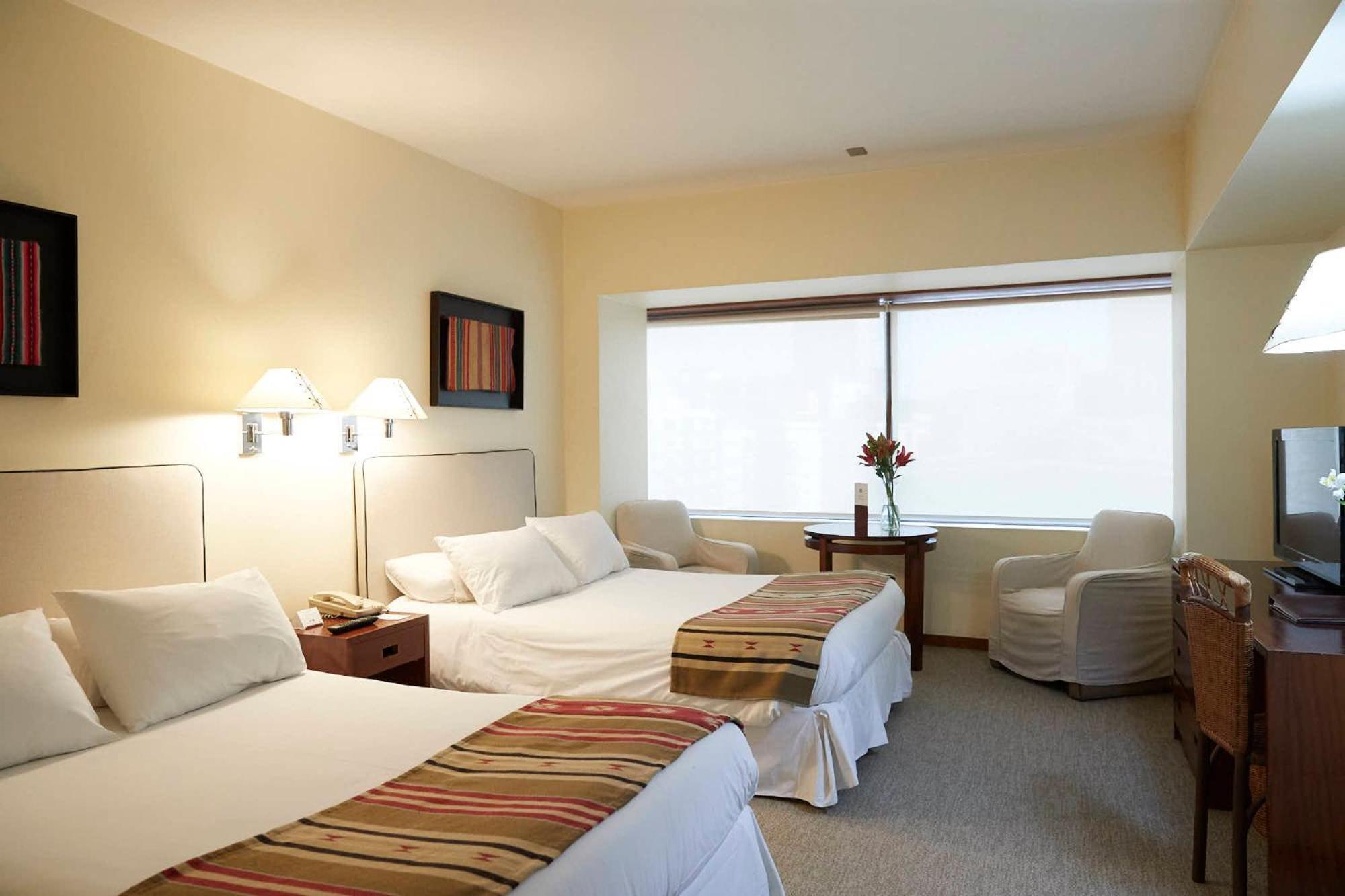 Queen Room with Two Queen Beds photo 2