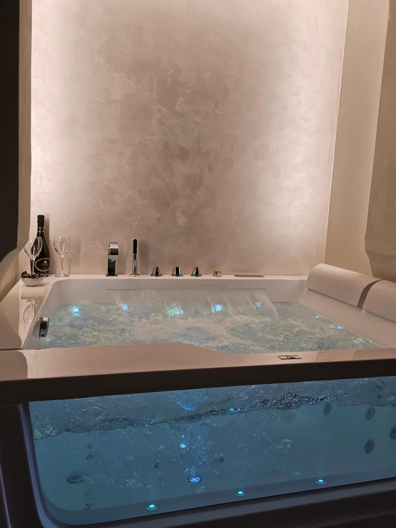 King Suite with Spa Bath photo 3