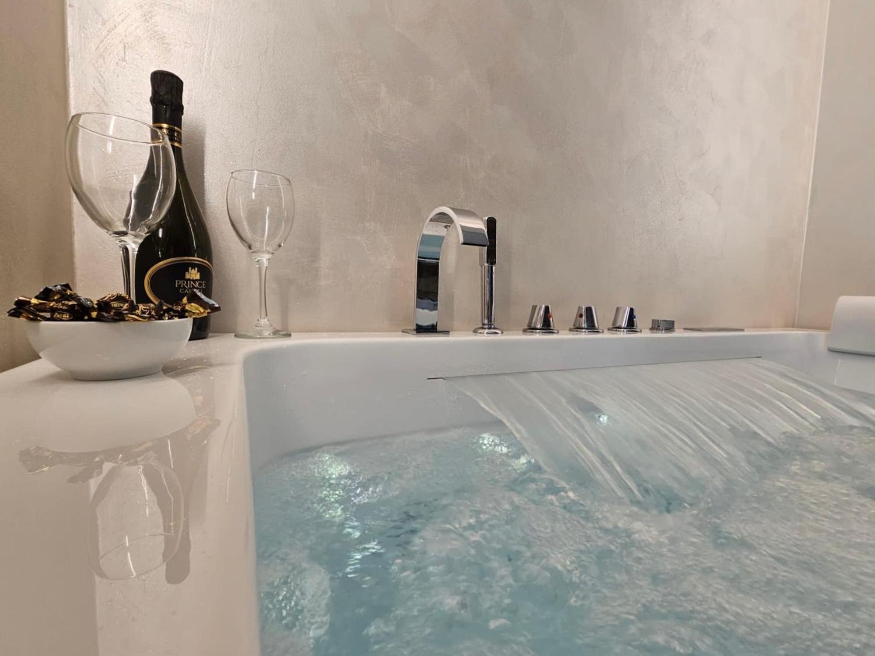 King Suite with Spa Bath photo 2