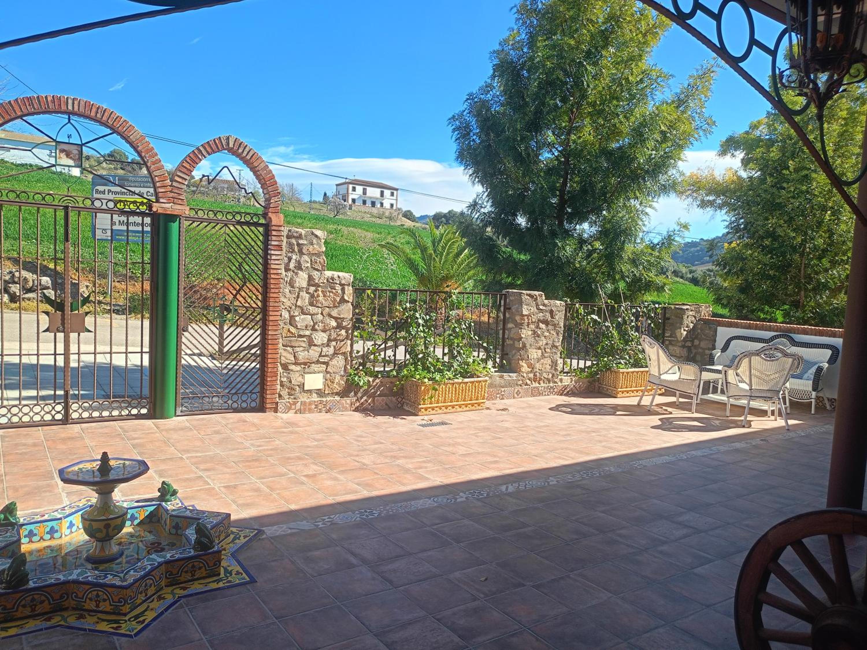 Apartment with Mountain View photo 3