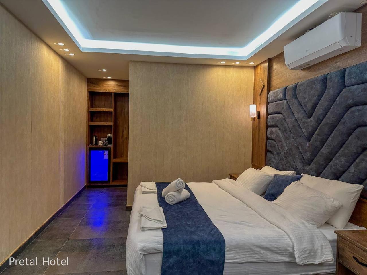 Deluxe King Suite