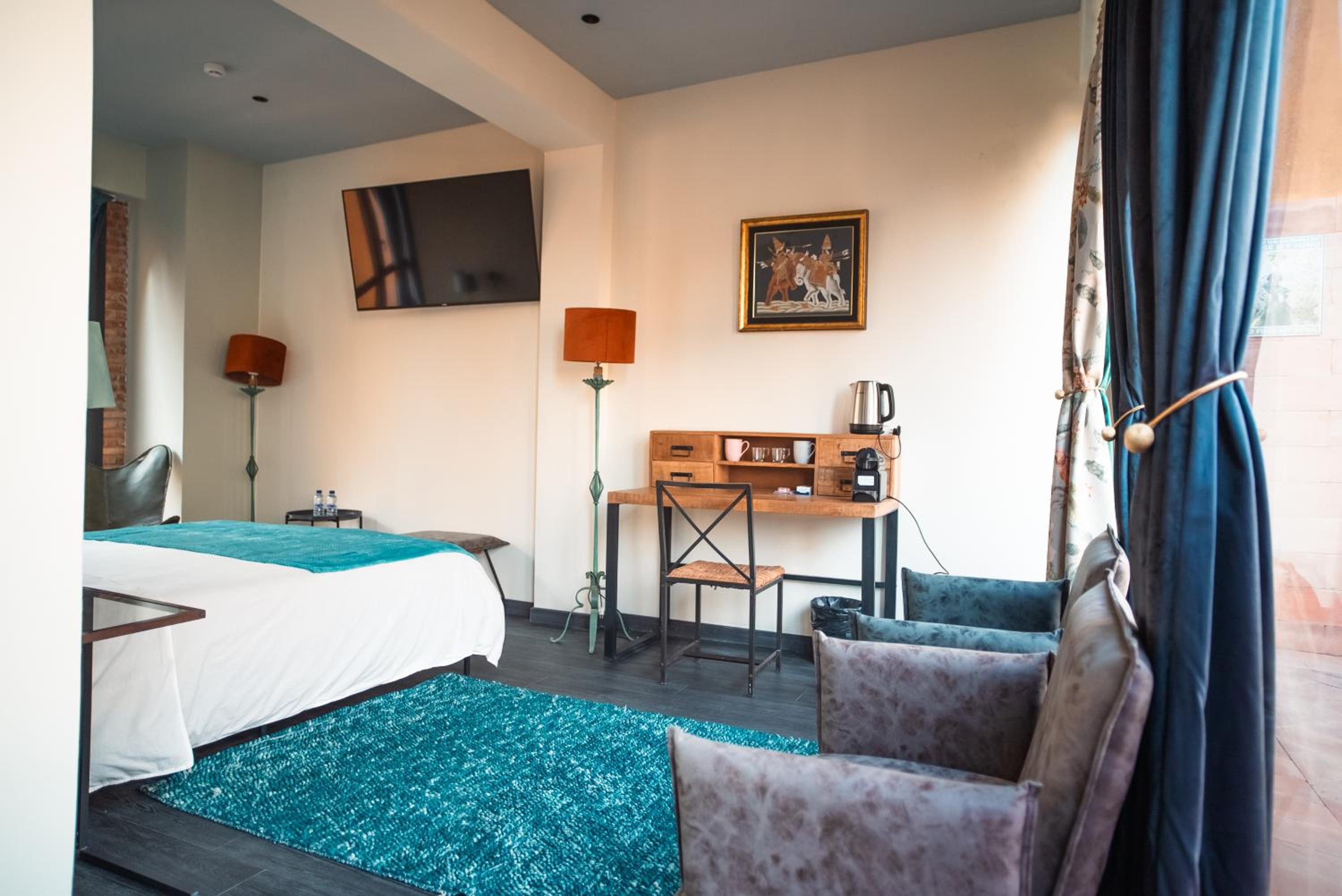 Suite with Balcony photo 3