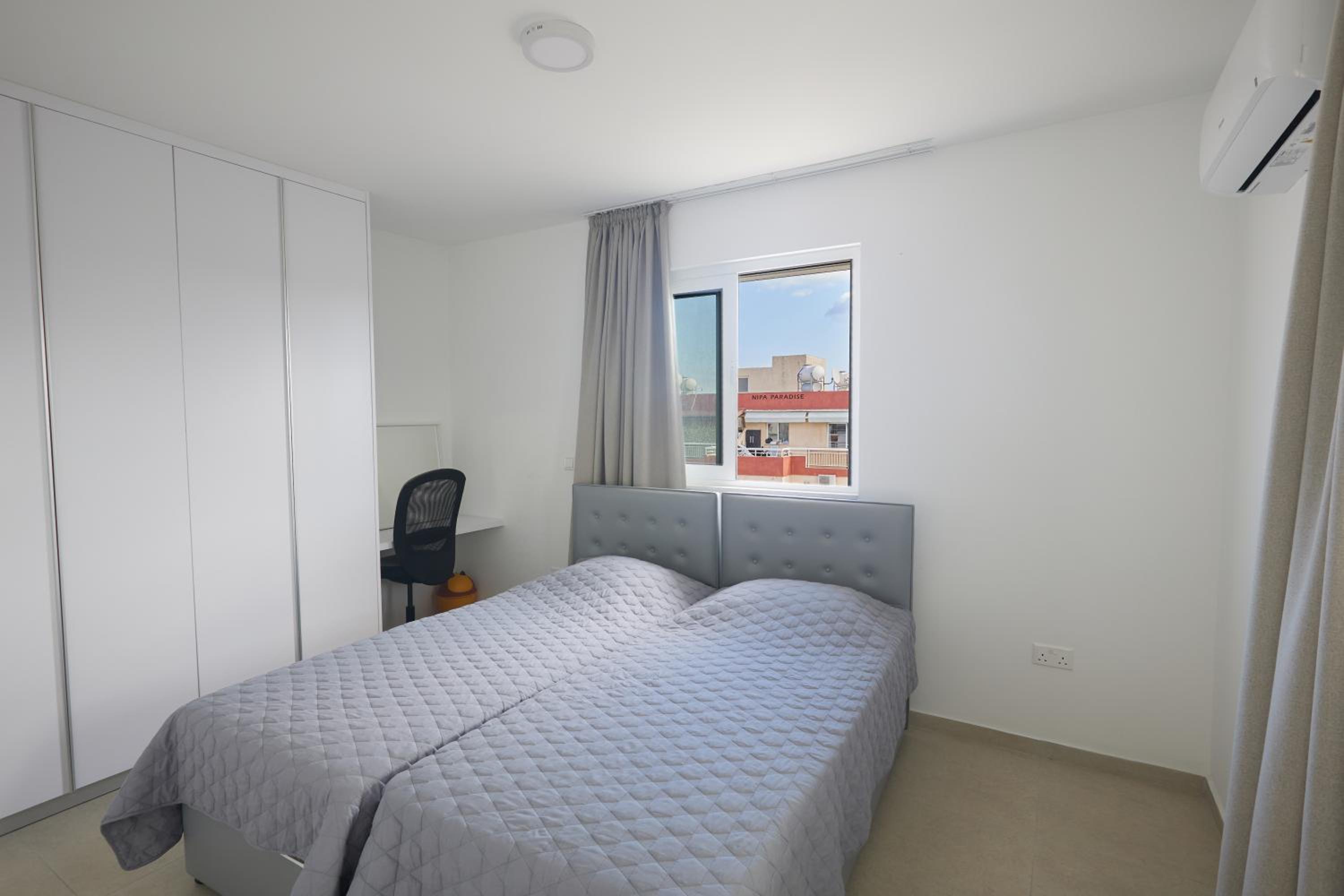 Apartment with Balcony photo 3