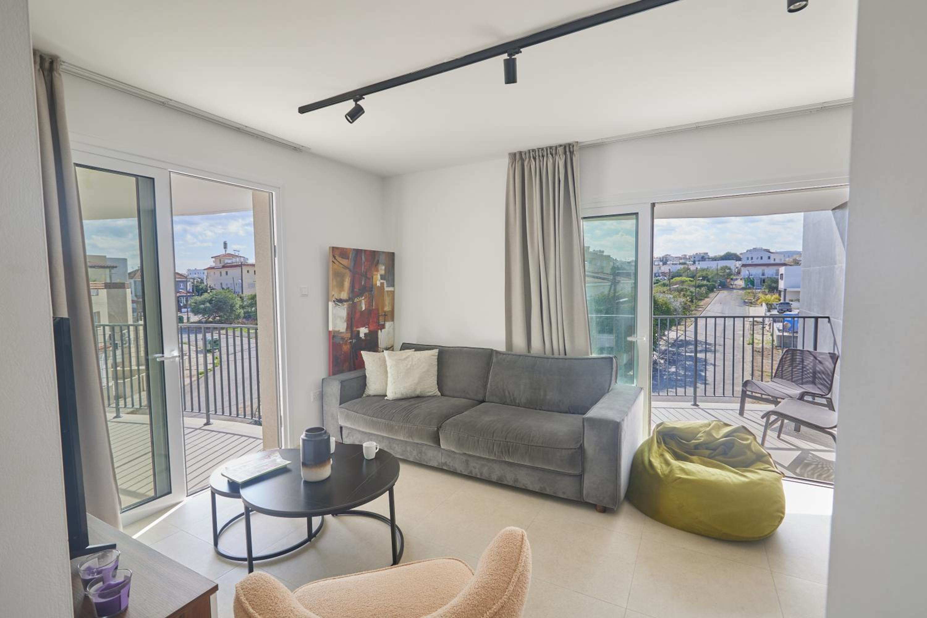 Apartment with Balcony photo 1