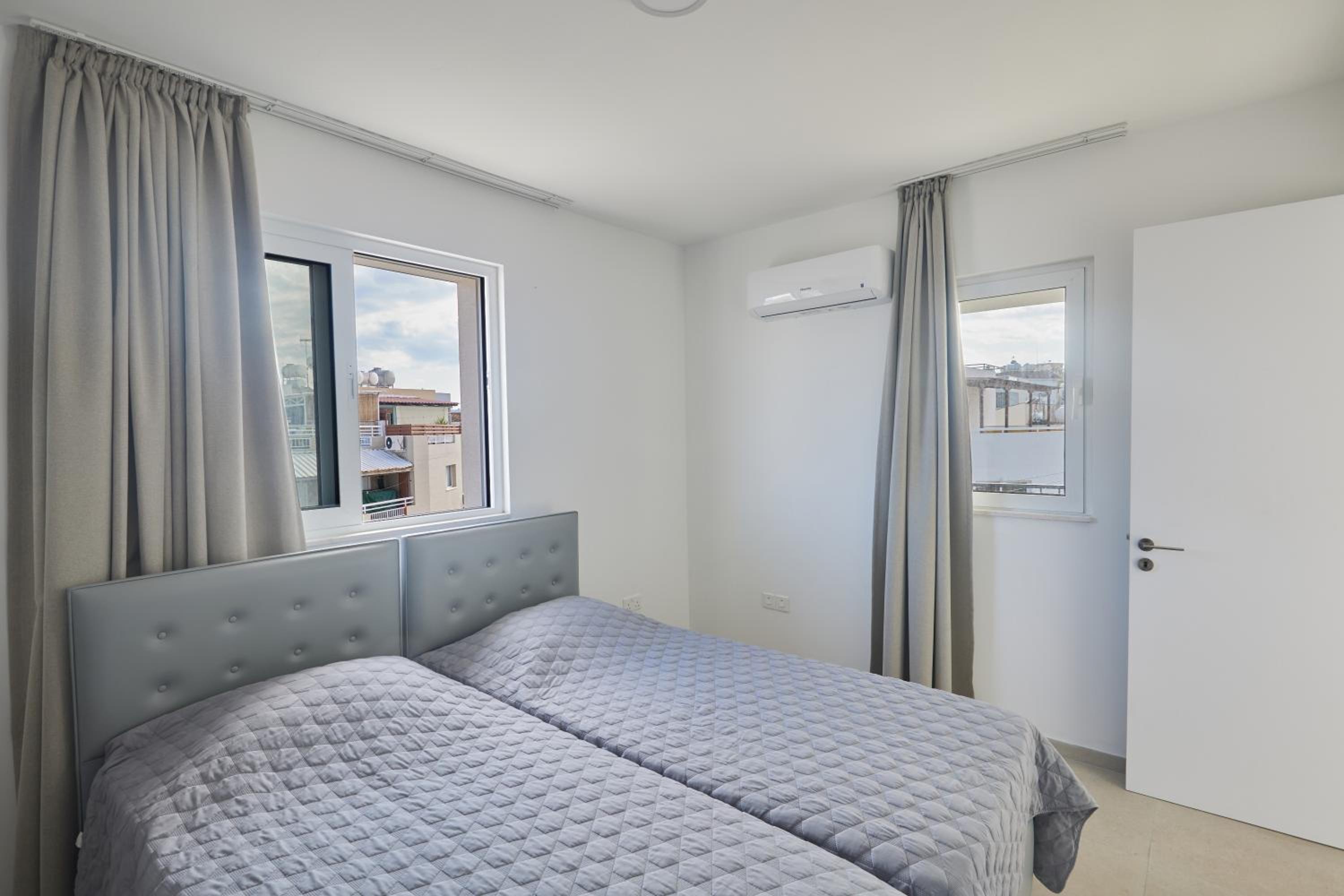 Apartment with Balcony photo 2
