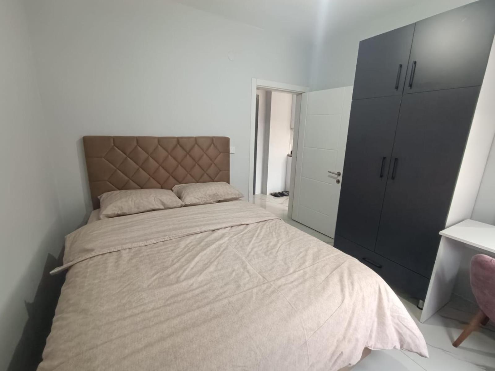 One-Bedroom Apartment - Photo 1