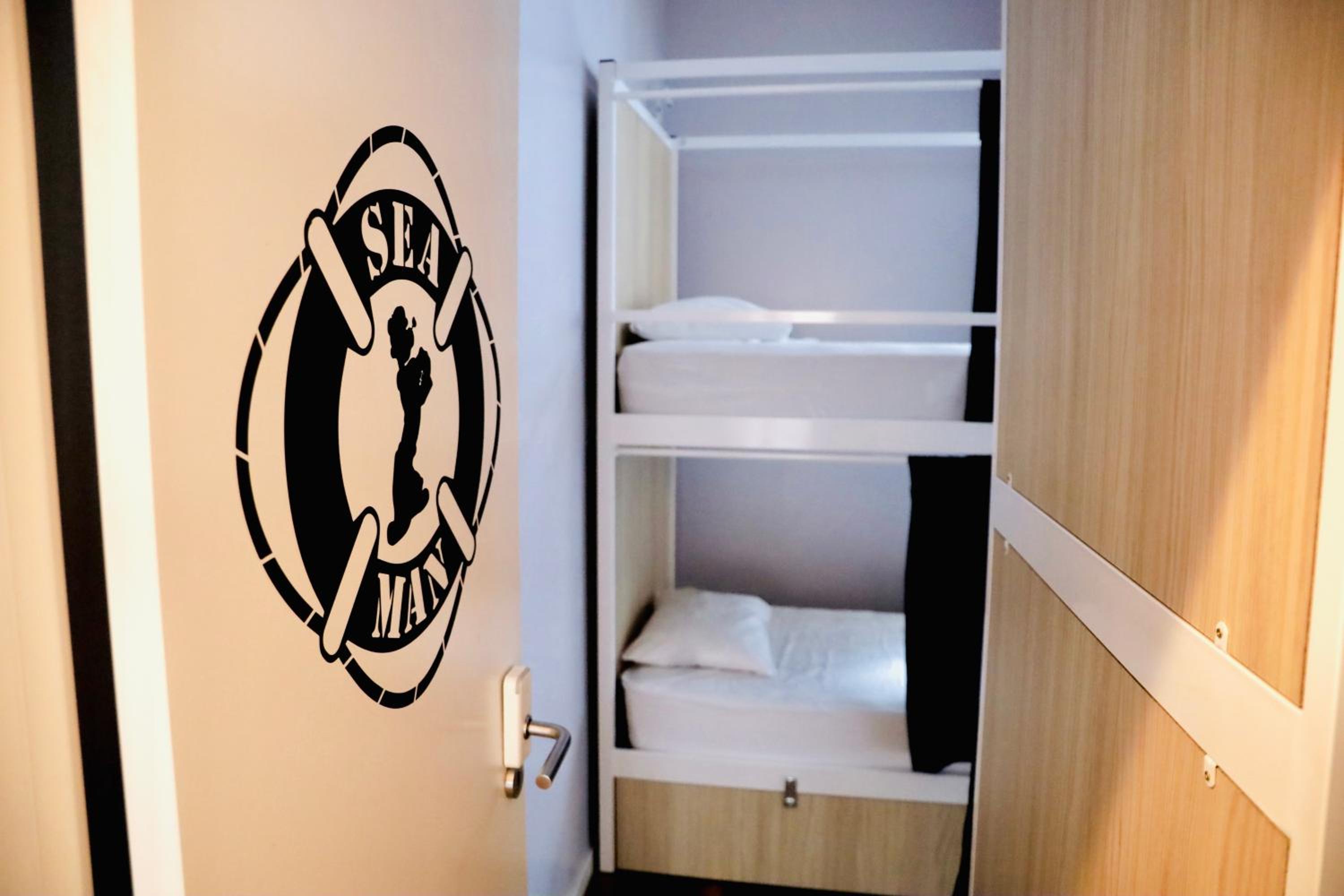Bed in 8-Bed Dormitory Room photo 2