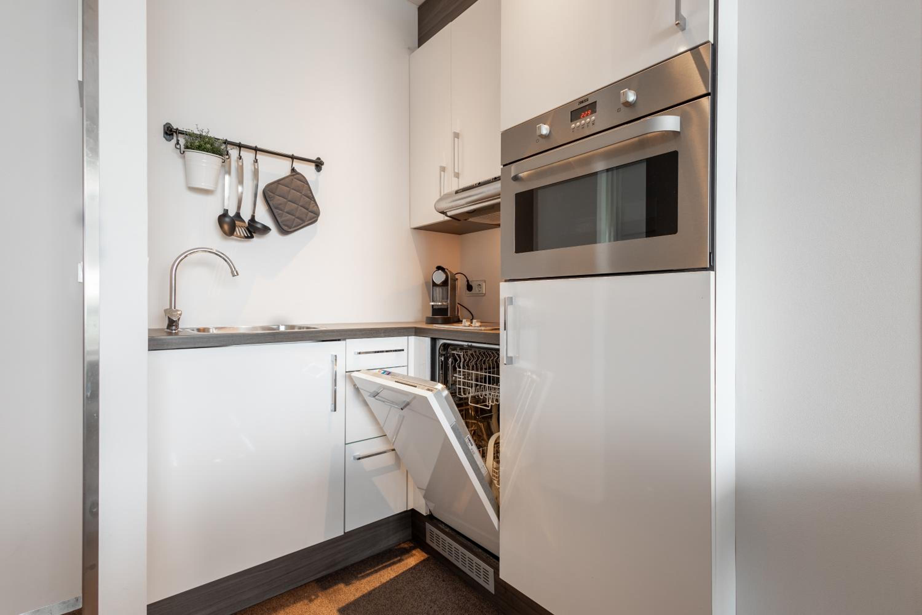 Apartment Suite - Photo 2