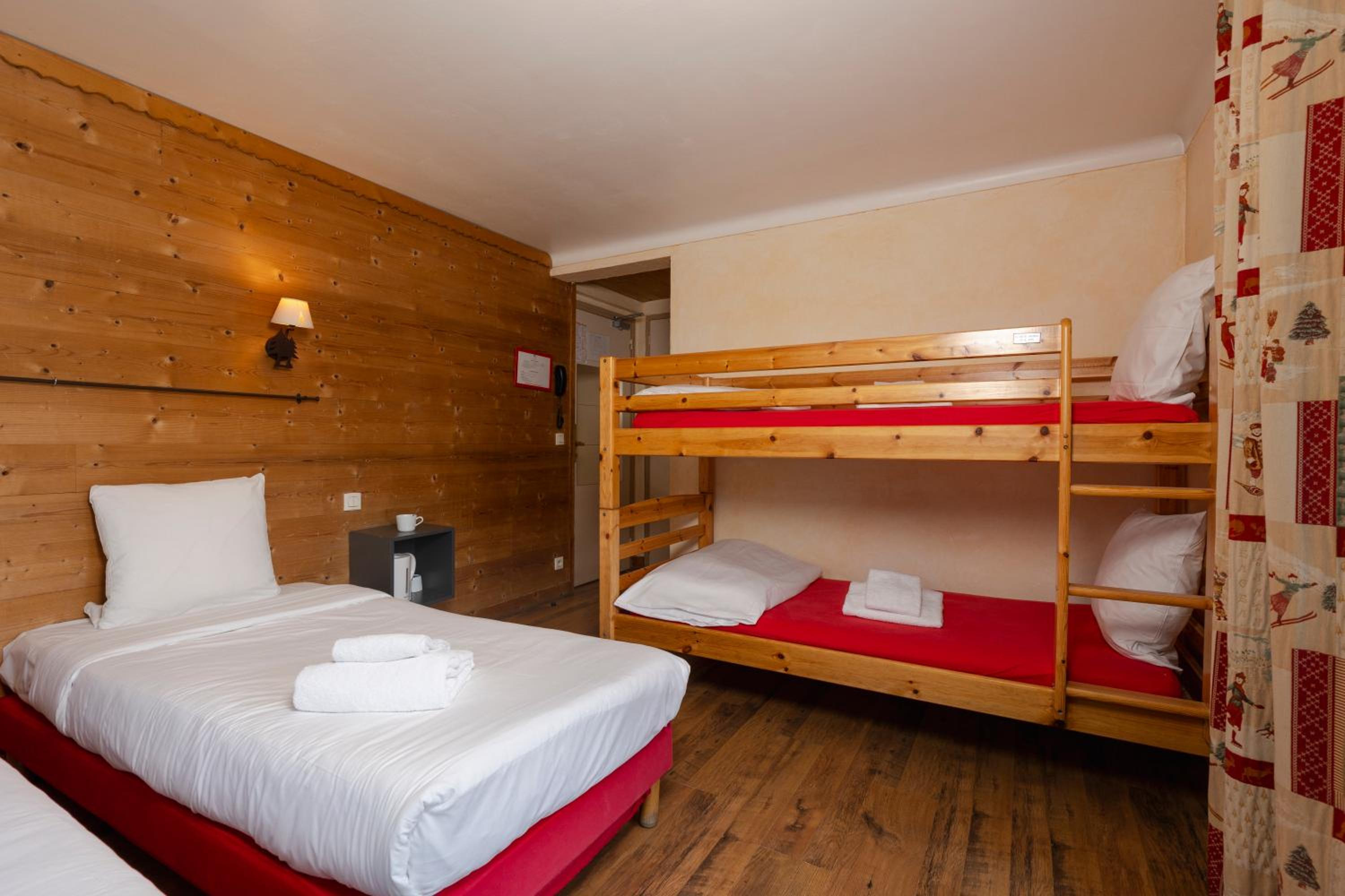 Quadruple Room with Terrace Mont Blanc side - Photo 6