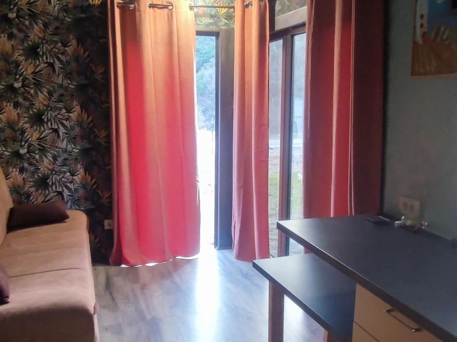 One-Bedroom House photo 1